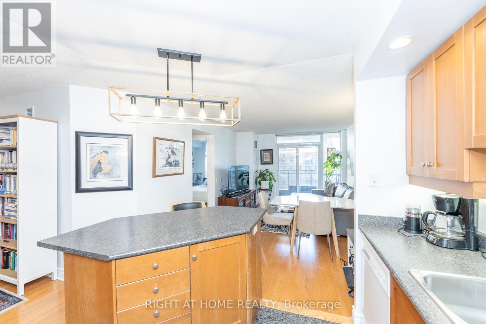 813 - 123 Eglinton Avenue E, Toronto, Ontario  M4P 1J2 - Photo 18 - C12460503