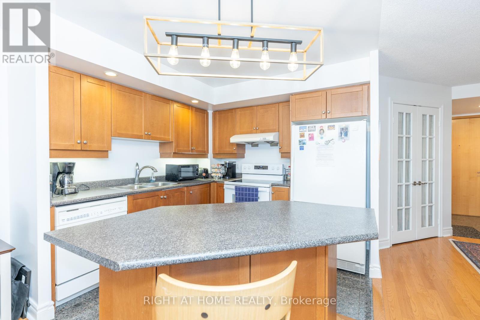 813 - 123 Eglinton Avenue E, Toronto, Ontario  M4P 1J2 - Photo 20 - C12460503