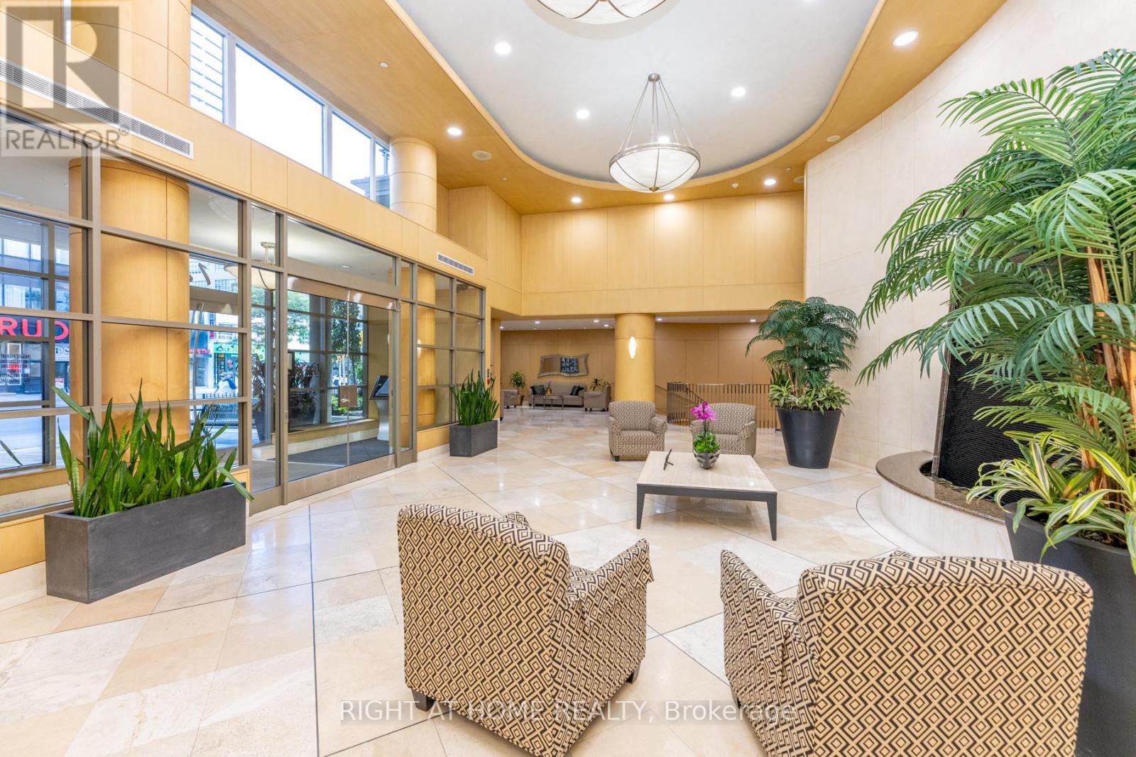 813 - 123 Eglinton Avenue E, Toronto, Ontario  M4P 1J2 - Photo 3 - C12460503