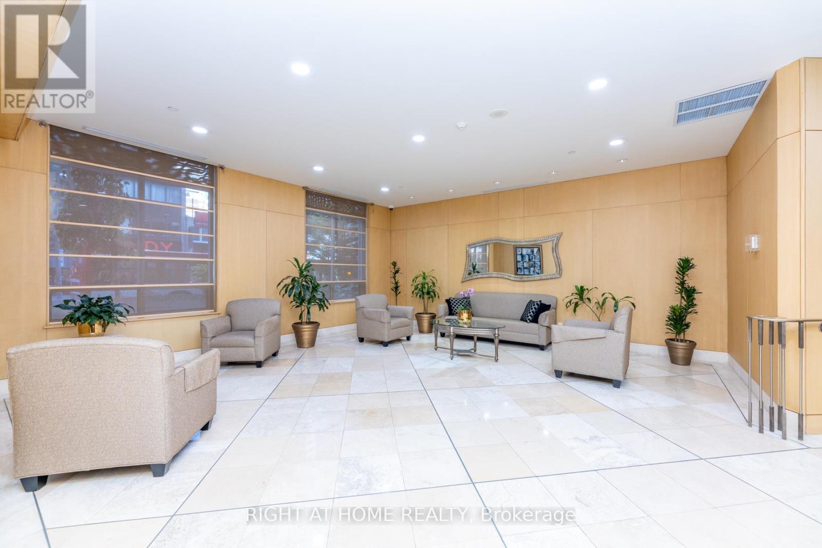 813 - 123 Eglinton Avenue E, Toronto, Ontario  M4P 1J2 - Photo 5 - C12460503