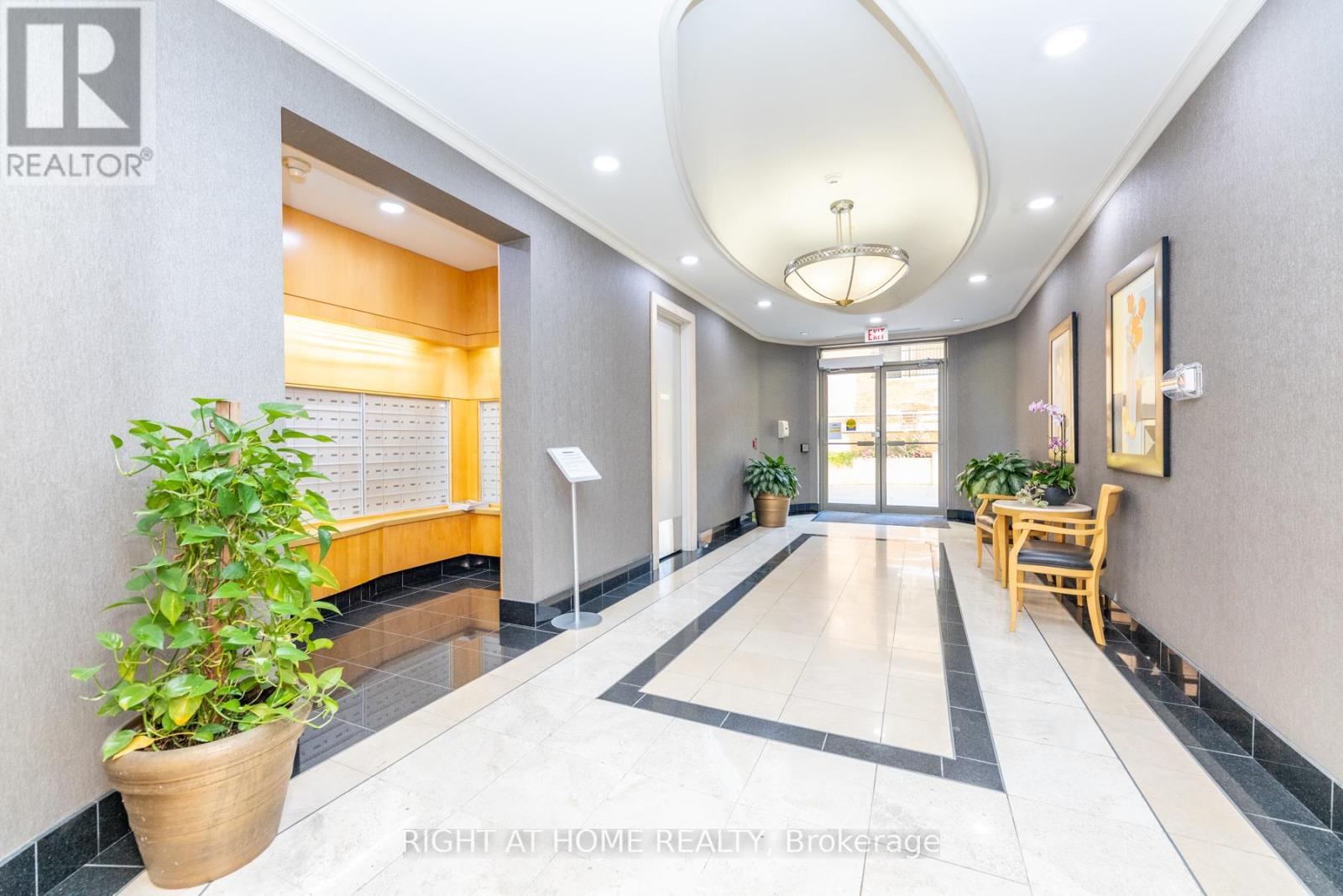 813 - 123 Eglinton Avenue E, Toronto, Ontario  M4P 1J2 - Photo 8 - C12460503