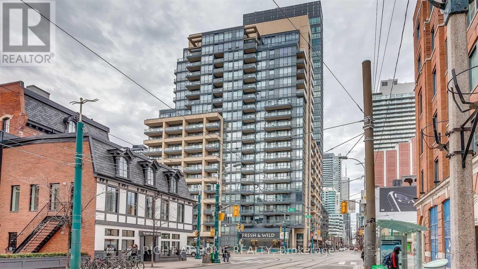 1302 - 438 King Street W, Toronto, Ontario  M5V 3T9 - Photo 2 - C12460542