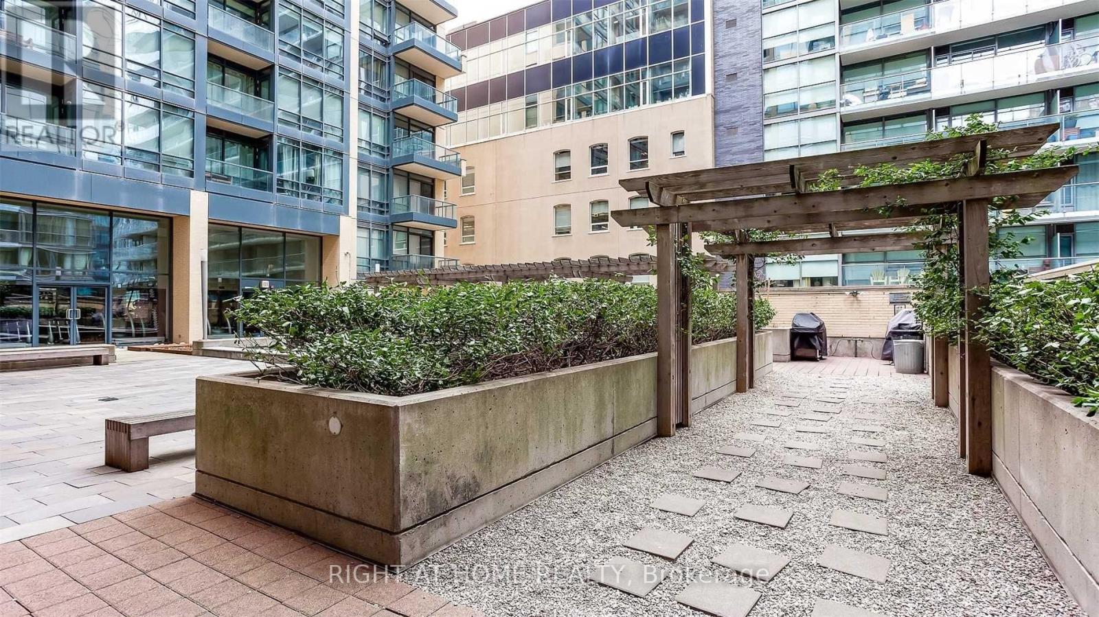 1302 - 438 King Street W, Toronto, Ontario  M5V 3T9 - Photo 6 - C12460542