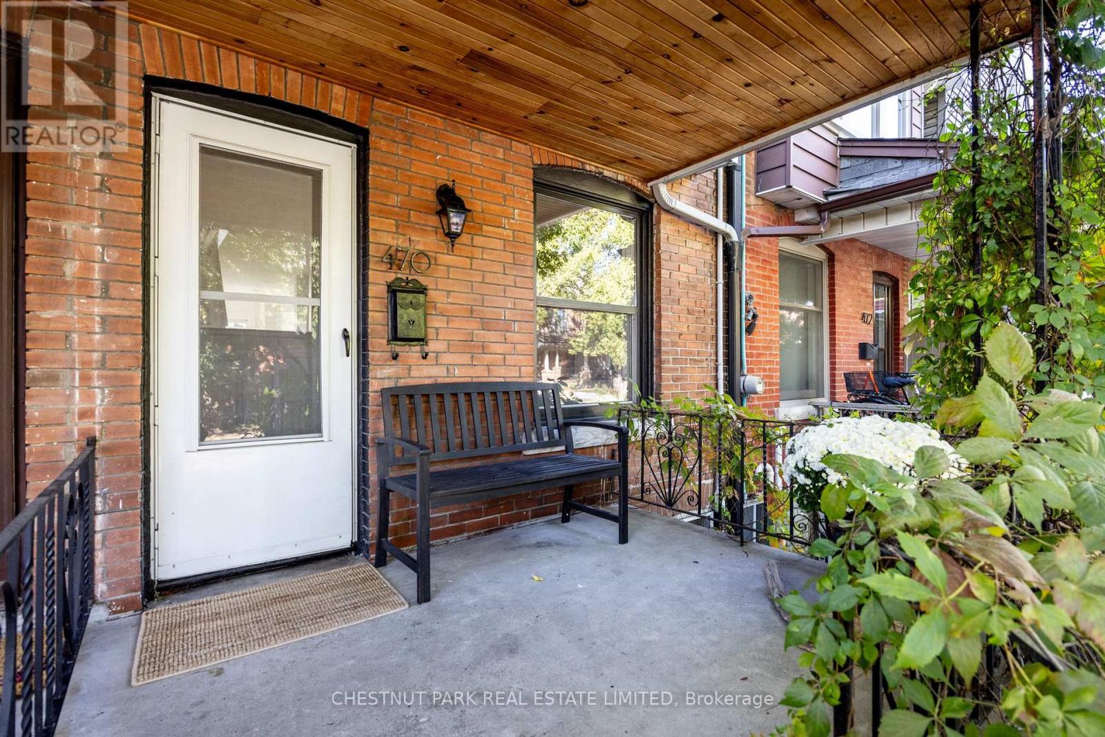 470 Clinton Street, Toronto, Ontario  M6G 2Z4 - Photo 2 - C12460552