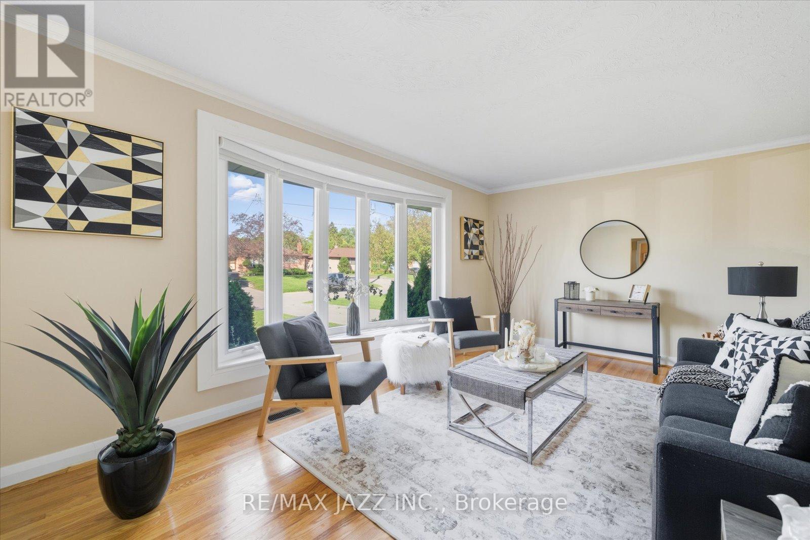415 Fairlawn Street, Oshawa, Ontario  L1J 4R5 - Photo 4 - E12460651