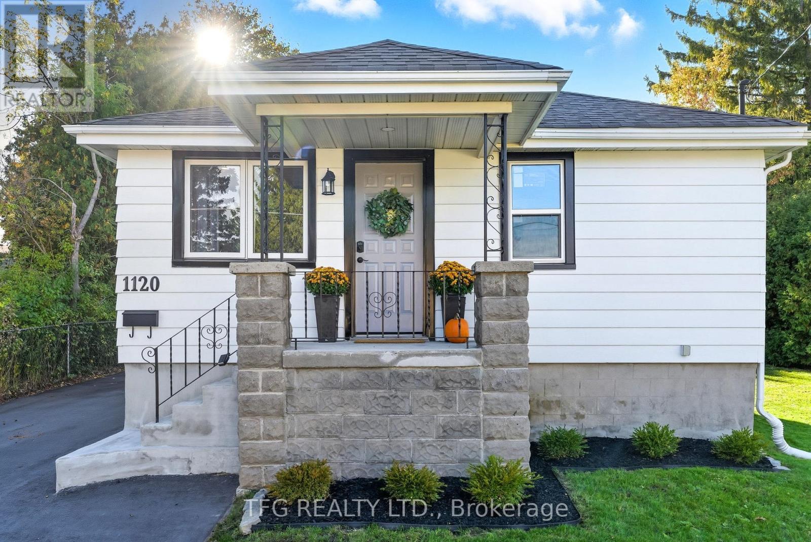 1120 SOMERVILLE STREET, Oshawa, Ontario