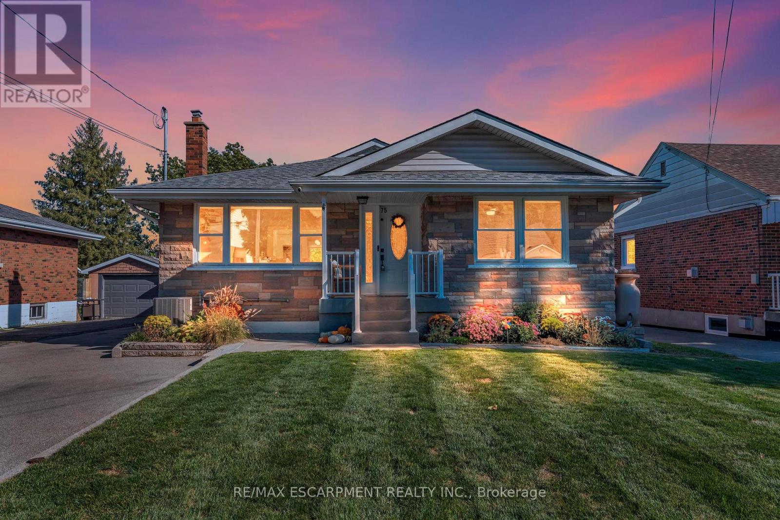 75 Cloverdale Avenue, Hamilton, Ontario  L8K 4M2 - Photo 2 - X12460382