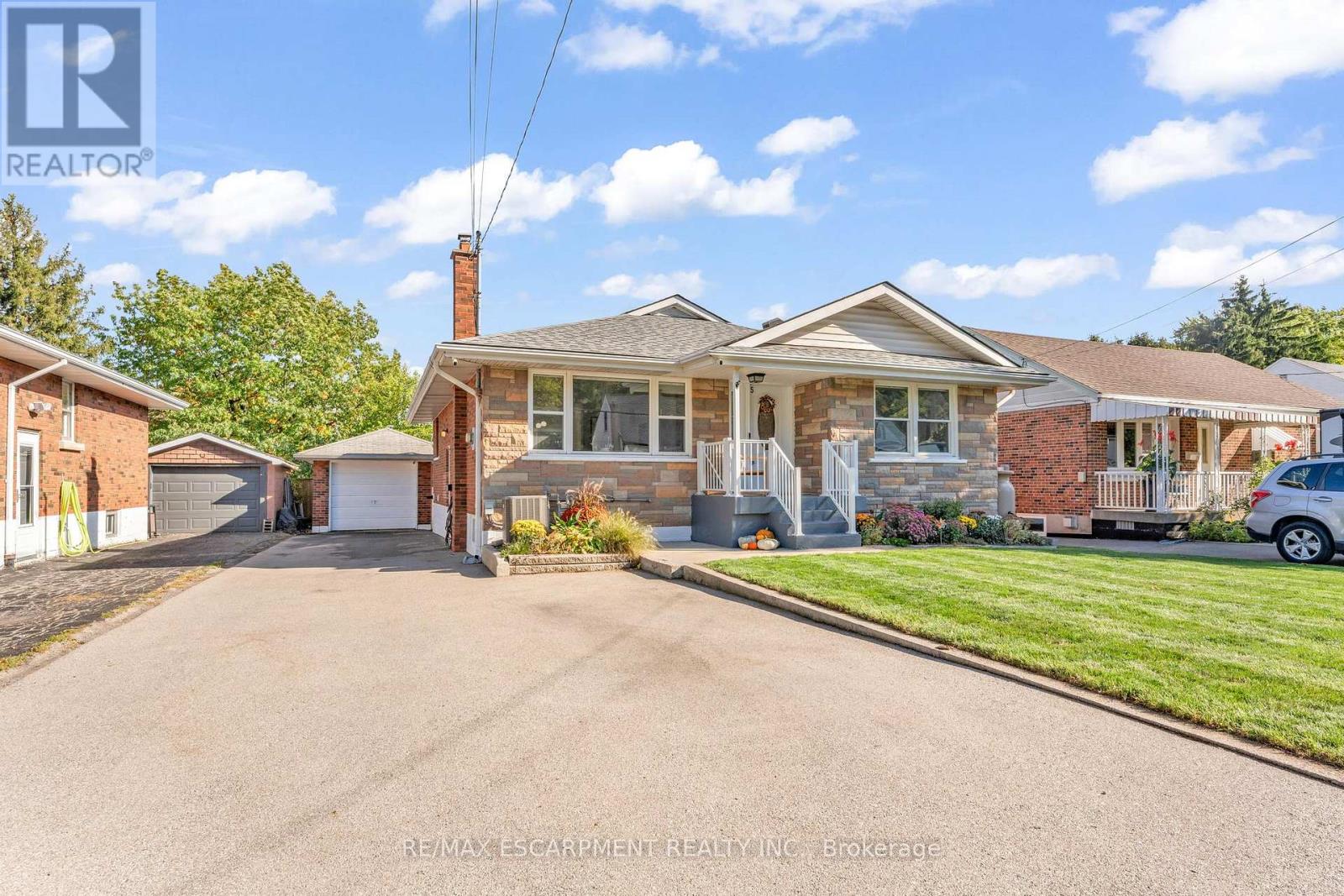 75 Cloverdale Avenue, Hamilton, Ontario  L8K 4M2 - Photo 3 - X12460382