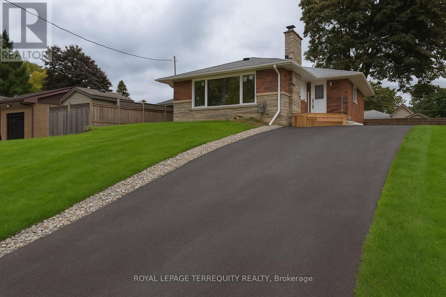 5 BERTRAM DRIVE, Hamilton, Ontario