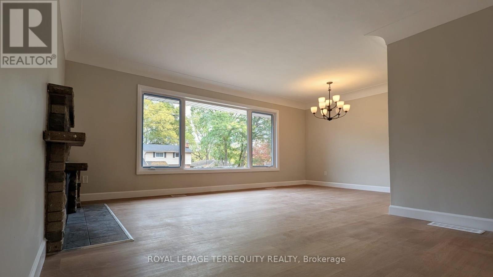 5 Bertram Drive, Hamilton, Ontario  L9H 4T1 - Photo 2 - X12460390