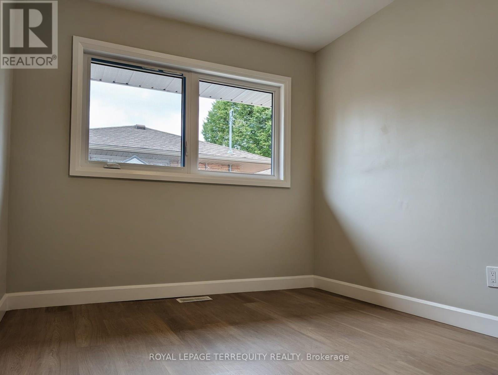 5 Bertram Drive, Hamilton, Ontario  L9H 4T1 - Photo 3 - X12460390