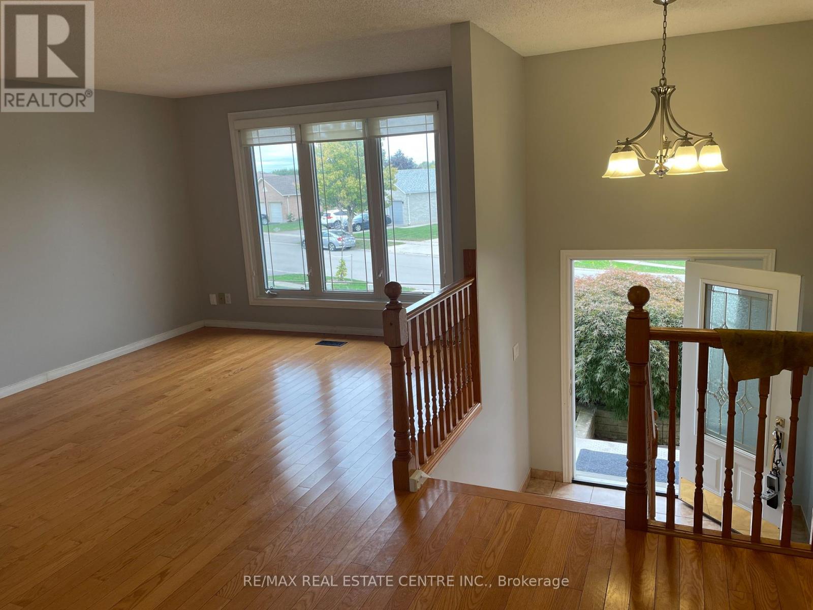 66 Hodgins Crescent, Woodstock, Ontario  N4V 1A8 - Photo 3 - X12460394