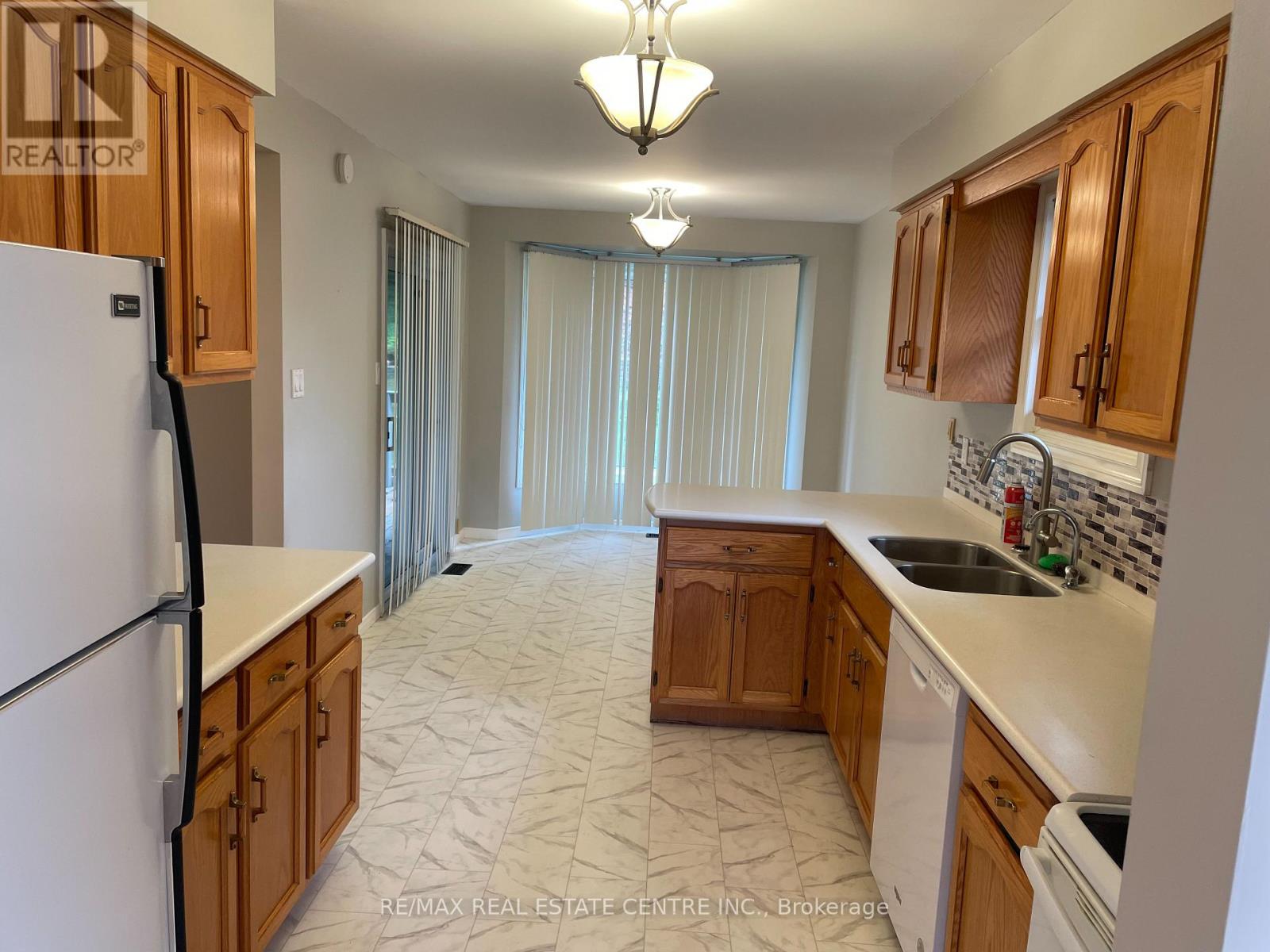66 Hodgins Crescent, Woodstock, Ontario  N4V 1A8 - Photo 8 - X12460394