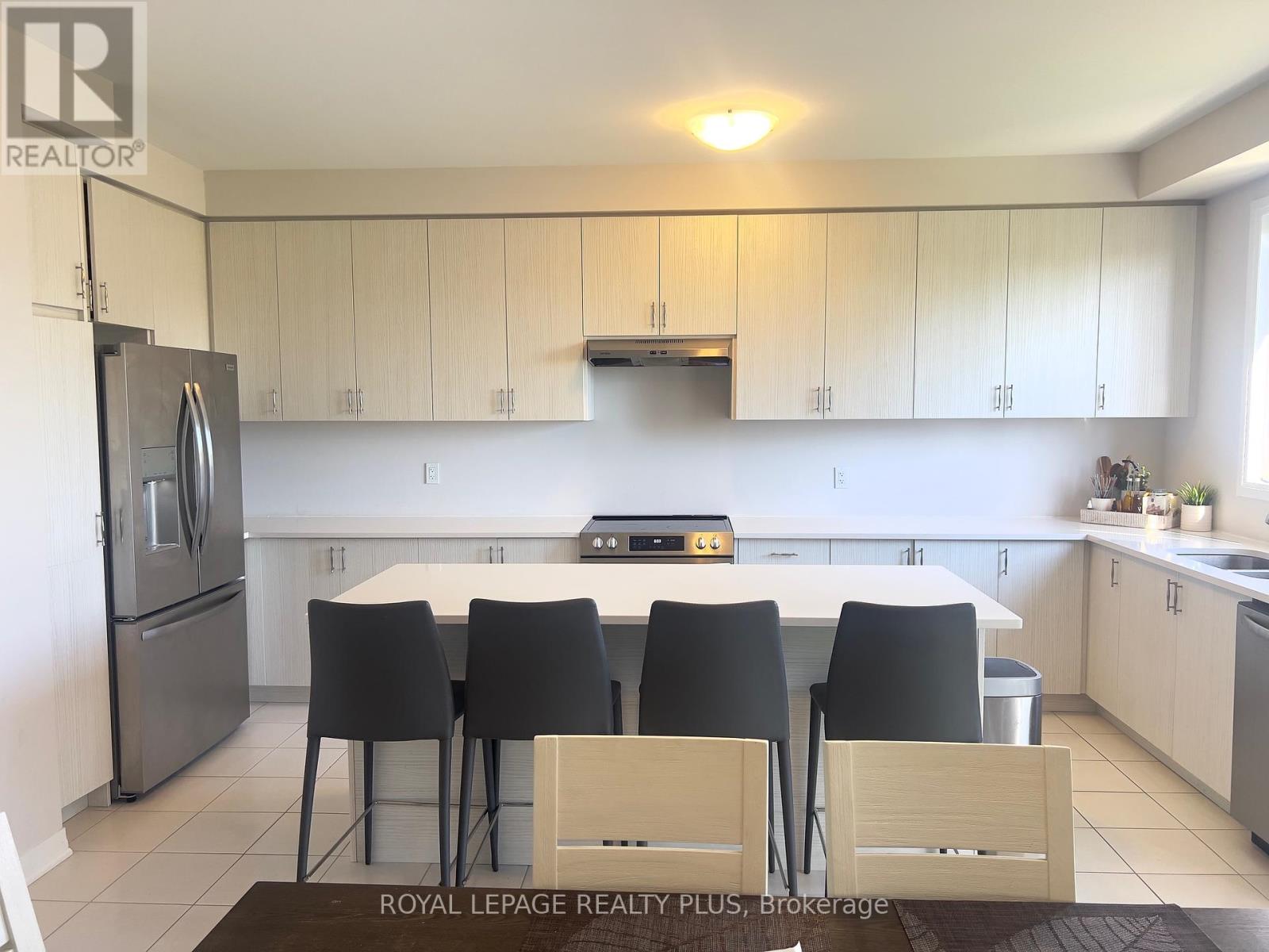 249 Leslie Davis Street, North Dumfries, Ontario  N0B 1E0 - Photo 11 - X12460410