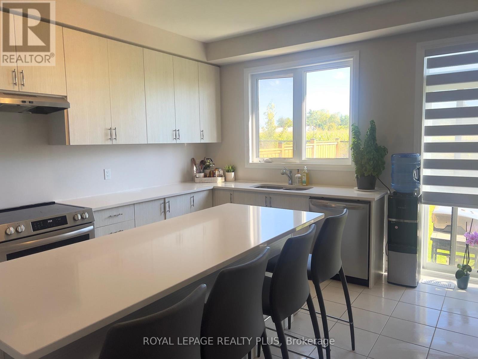 249 Leslie Davis Street, North Dumfries, Ontario  N0B 1E0 - Photo 13 - X12460410