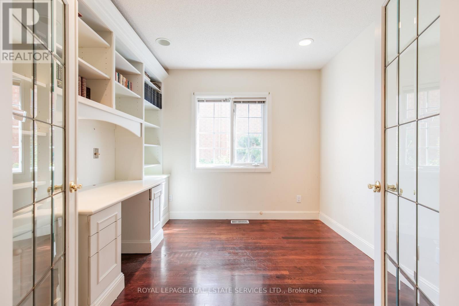57 Orr Crescent, Hamilton, Ontario  L8G 5C5 - Photo 7 - X12460418