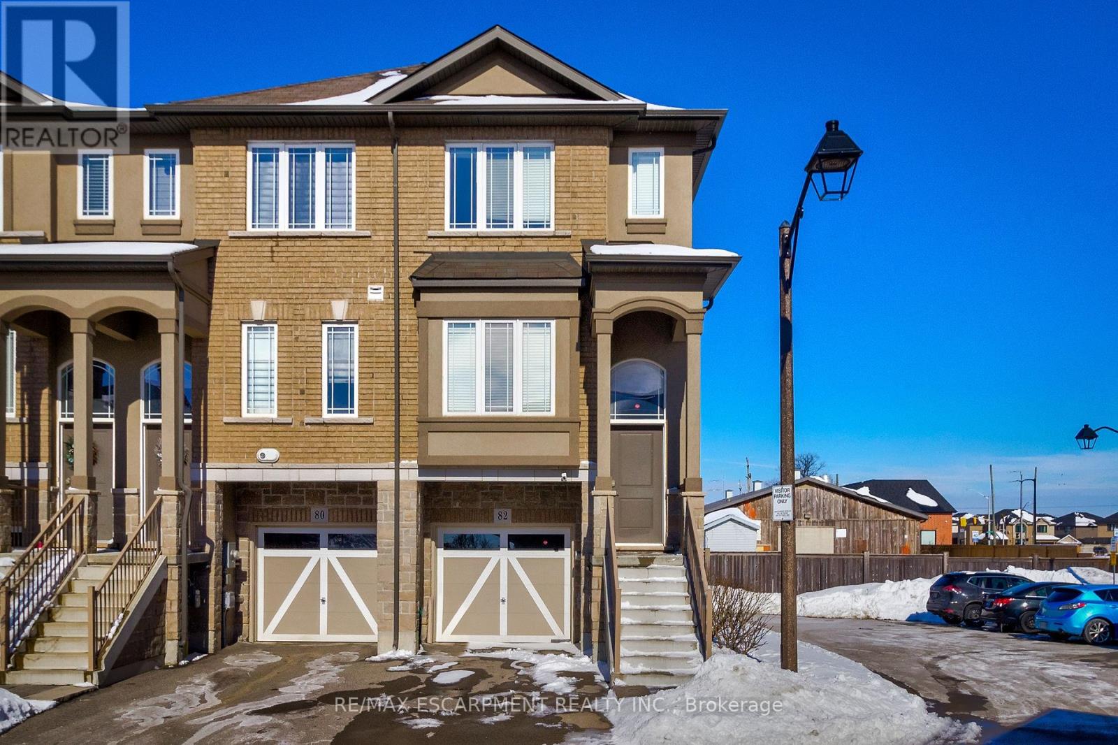 82 BLOOM CRESCENT, Hamilton, Ontario