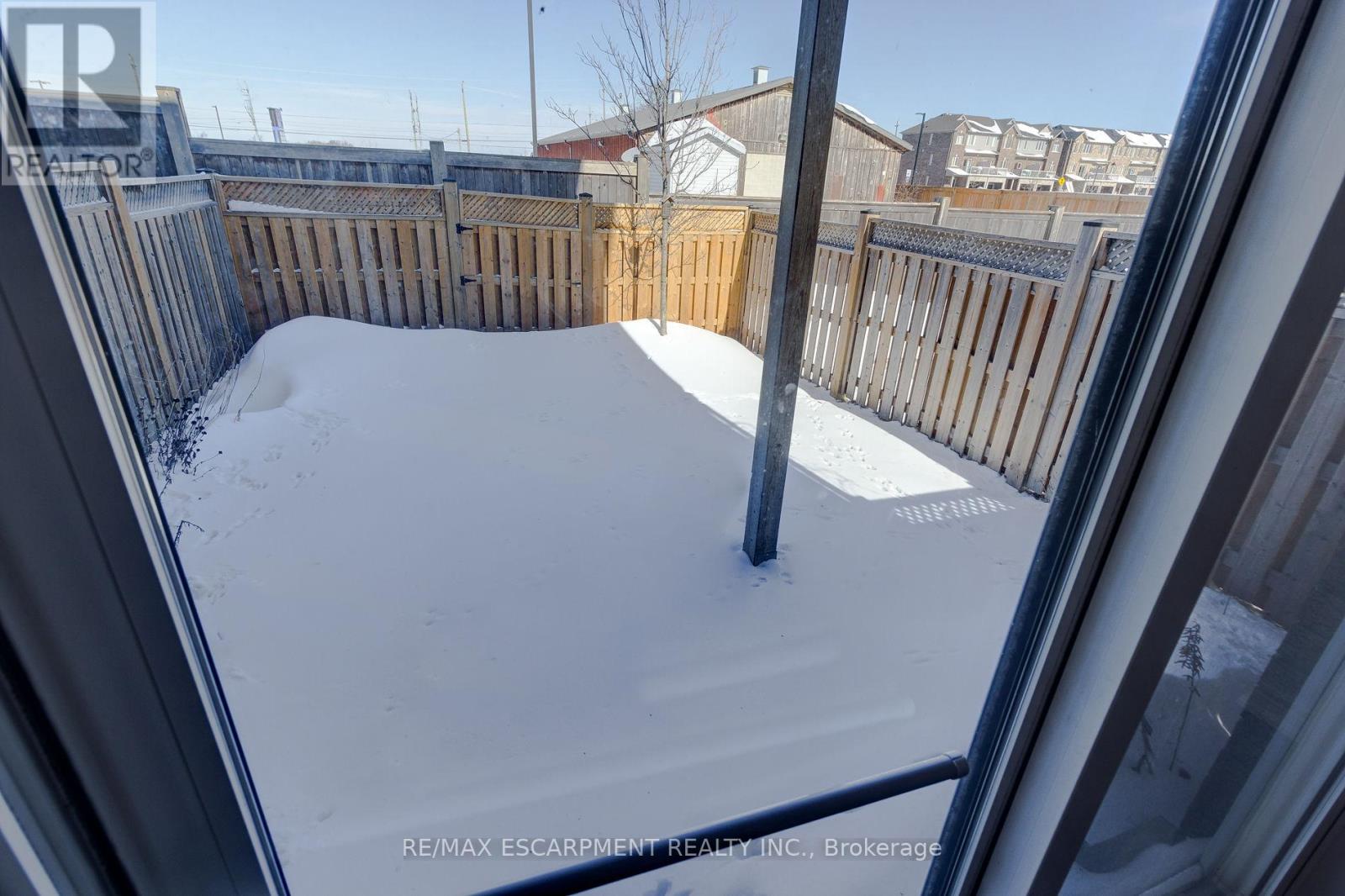 82 Bloom Crescent, Hamilton, Ontario  L0R 1P0 - Photo 10 - X12460448