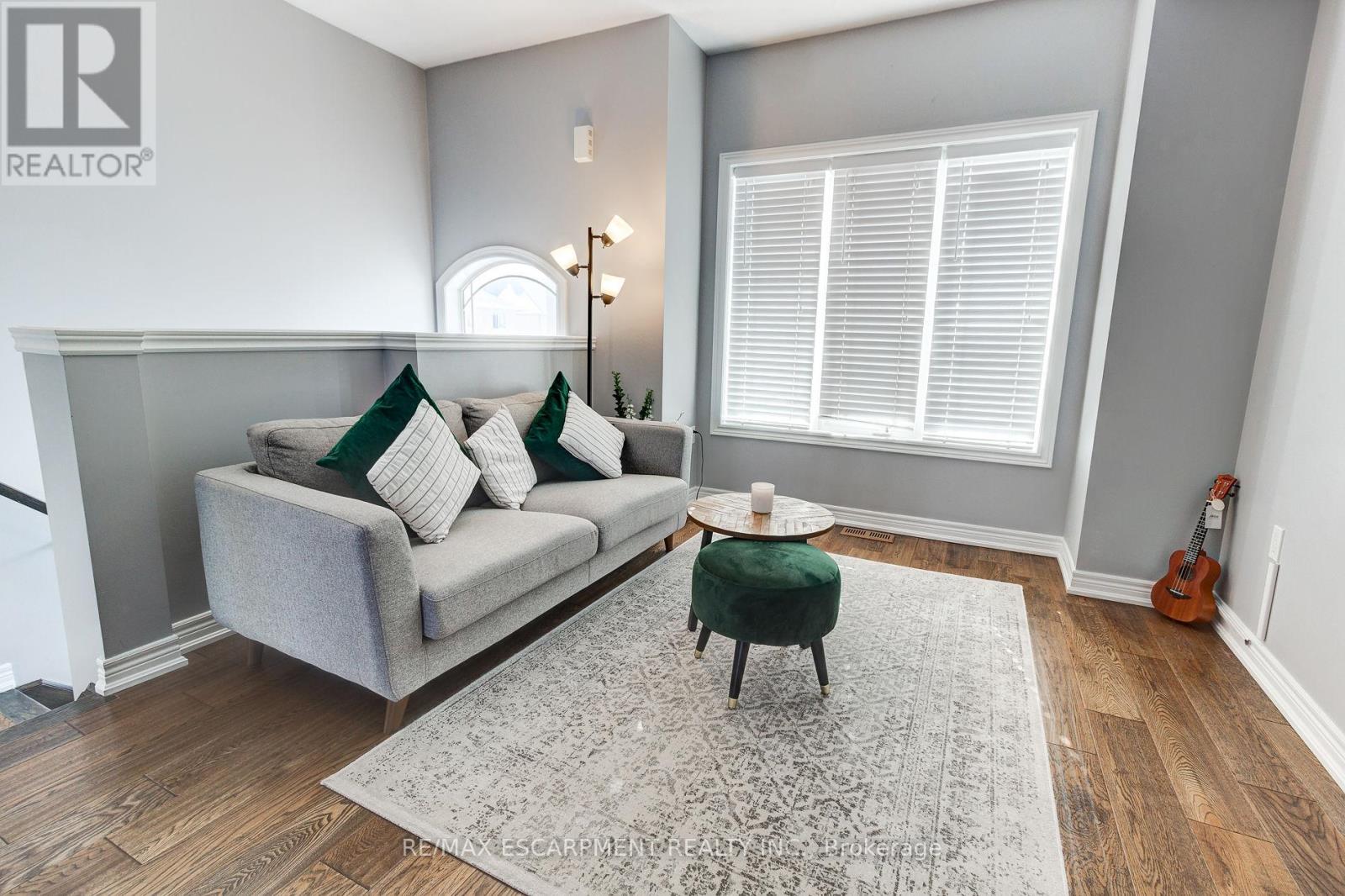 82 Bloom Crescent, Hamilton, Ontario  L0R 1P0 - Photo 12 - X12460448