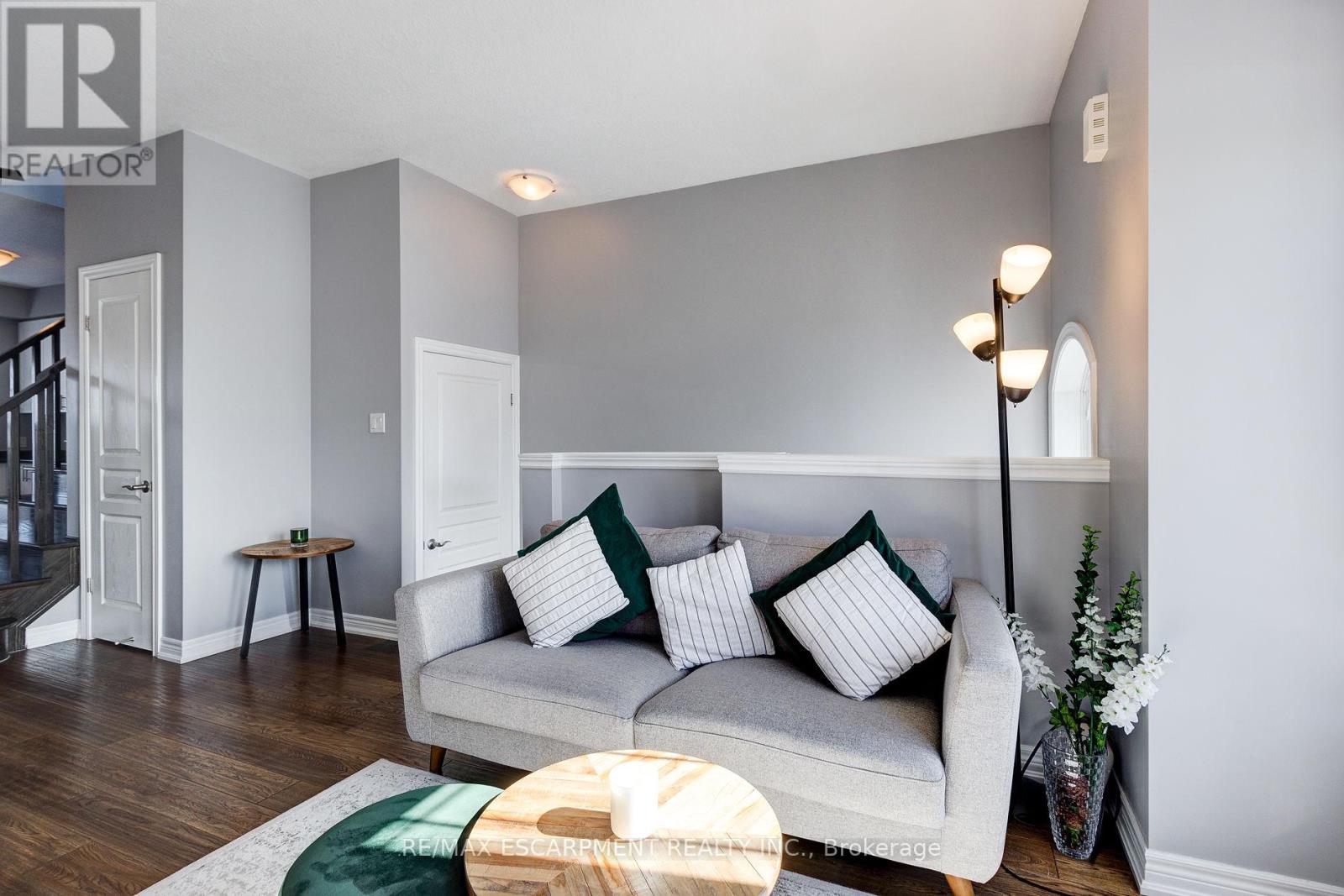 82 Bloom Crescent, Hamilton, Ontario  L0R 1P0 - Photo 14 - X12460448