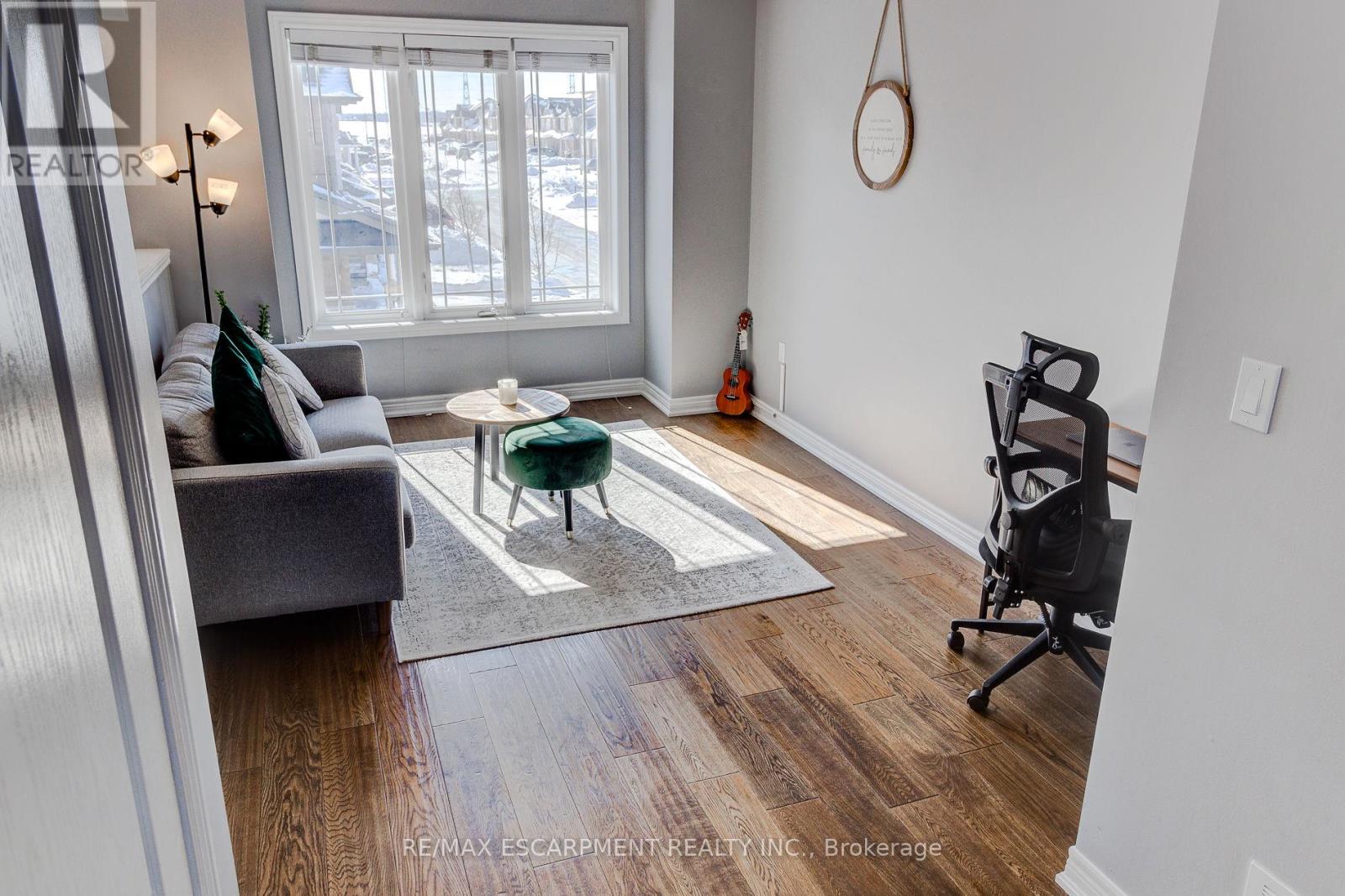 82 Bloom Crescent, Hamilton, Ontario  L0R 1P0 - Photo 17 - X12460448