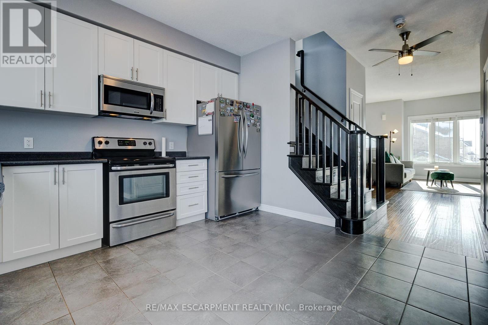 82 Bloom Crescent, Hamilton, Ontario  L0R 1P0 - Photo 21 - X12460448