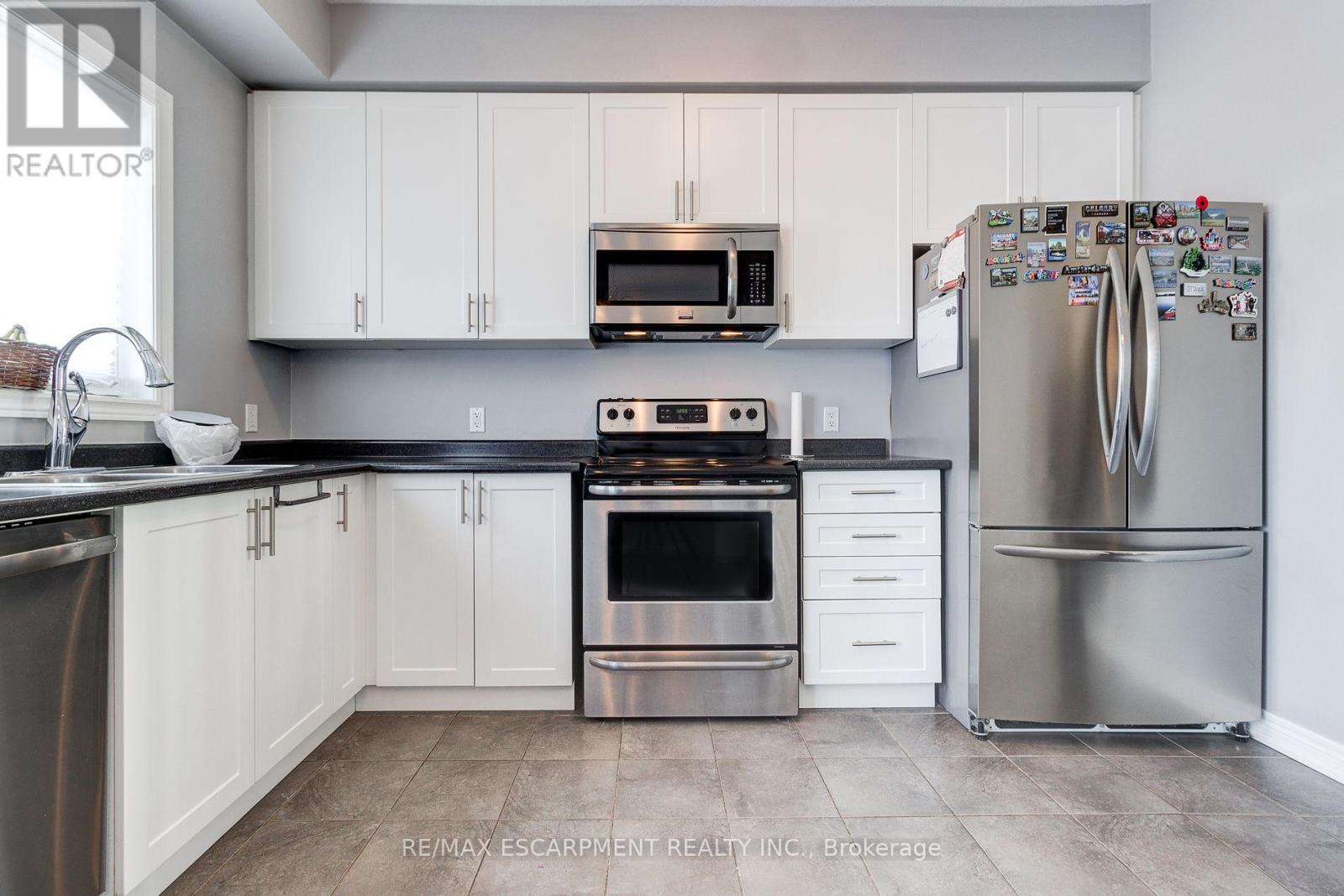 82 Bloom Crescent, Hamilton, Ontario  L0R 1P0 - Photo 25 - X12460448