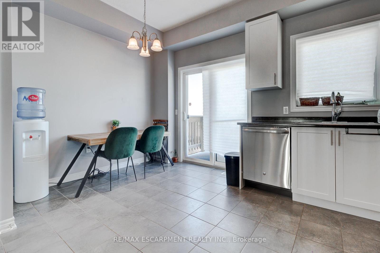 82 Bloom Crescent, Hamilton, Ontario  L0R 1P0 - Photo 26 - X12460448