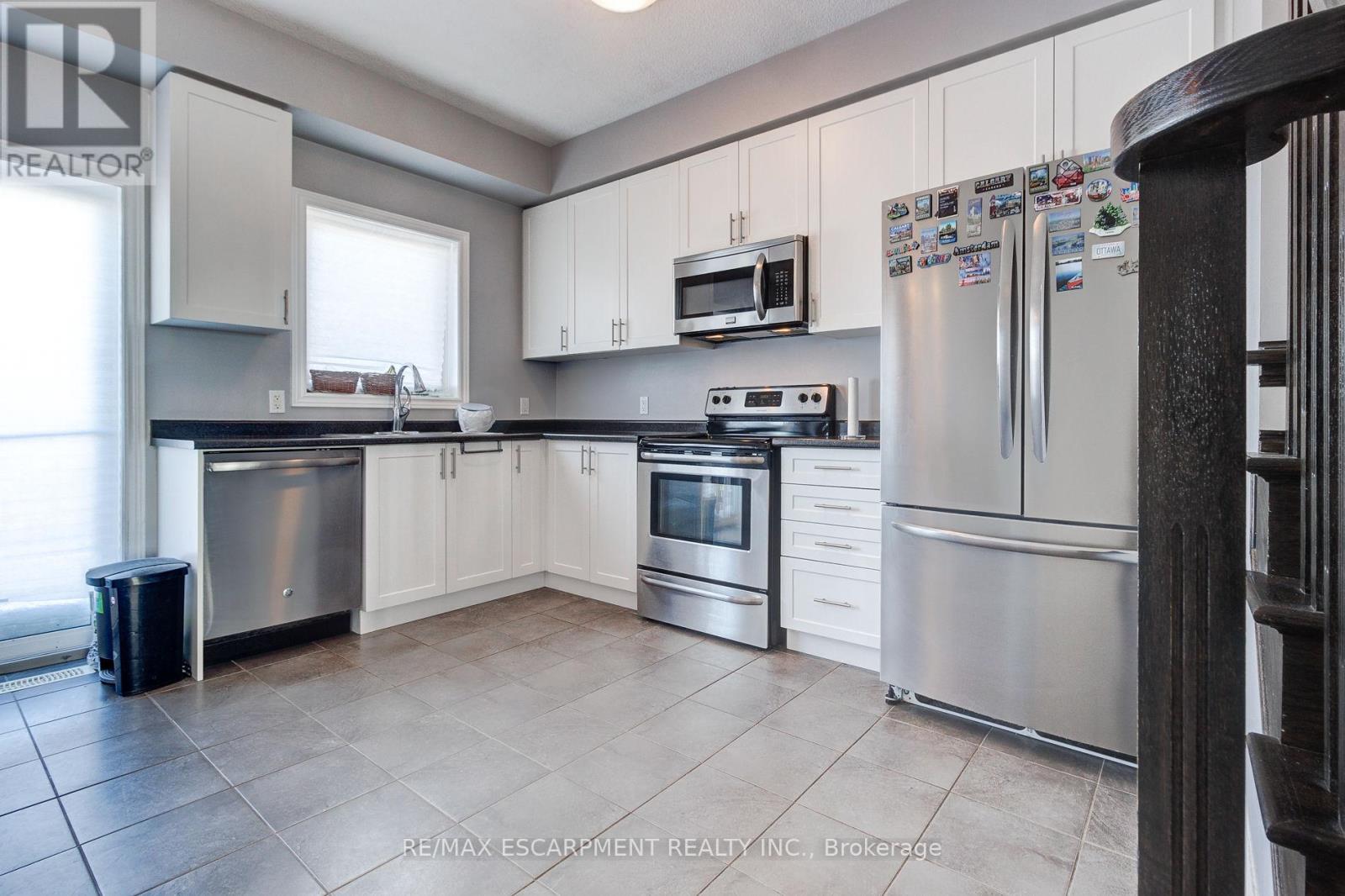 82 Bloom Crescent, Hamilton, Ontario  L0R 1P0 - Photo 28 - X12460448