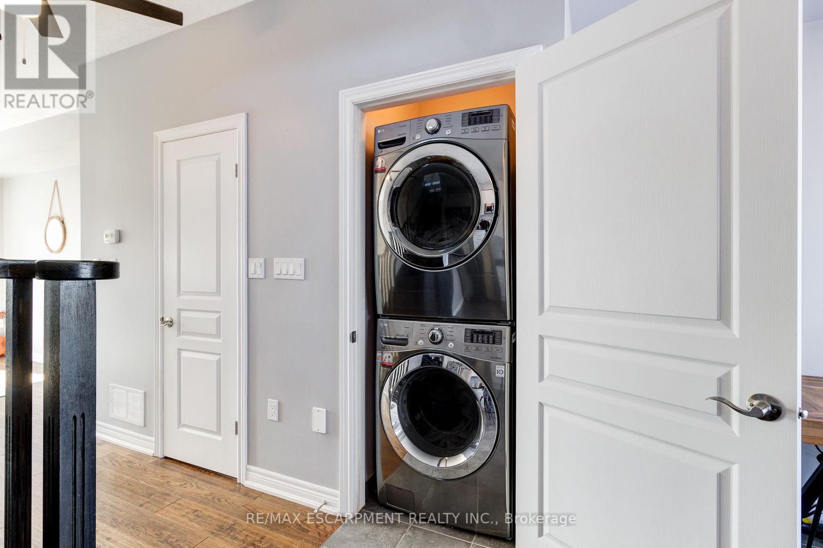 82 Bloom Crescent, Hamilton, Ontario  L0R 1P0 - Photo 29 - X12460448