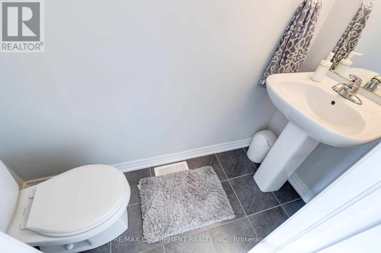 82 Bloom Crescent, Hamilton, Ontario  L0R 1P0 - Photo 30 - X12460448
