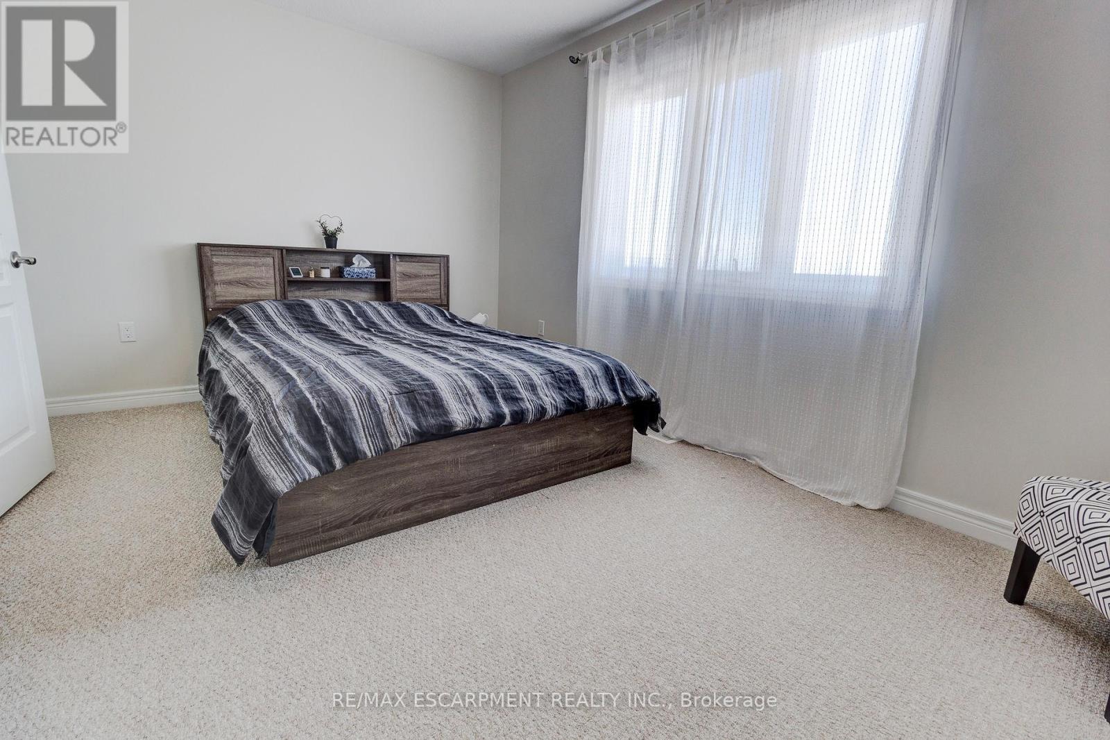 82 Bloom Crescent, Hamilton, Ontario  L0R 1P0 - Photo 33 - X12460448