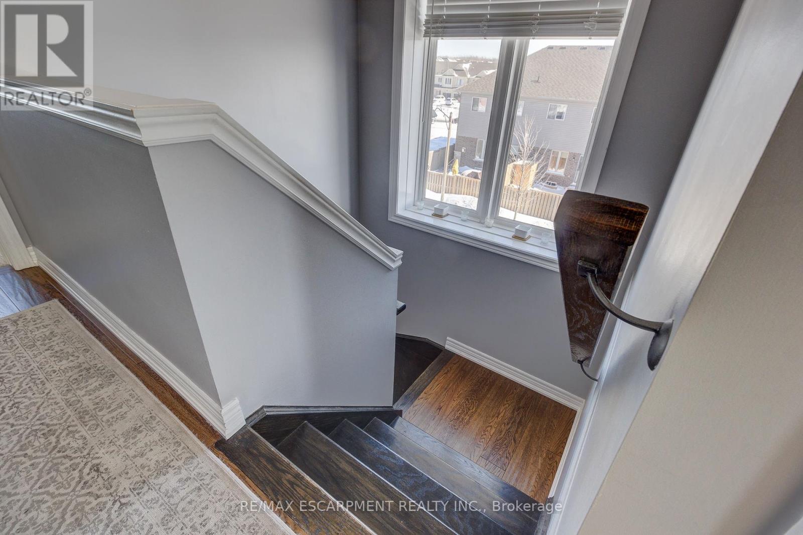 82 Bloom Crescent, Hamilton, Ontario  L0R 1P0 - Photo 38 - X12460448