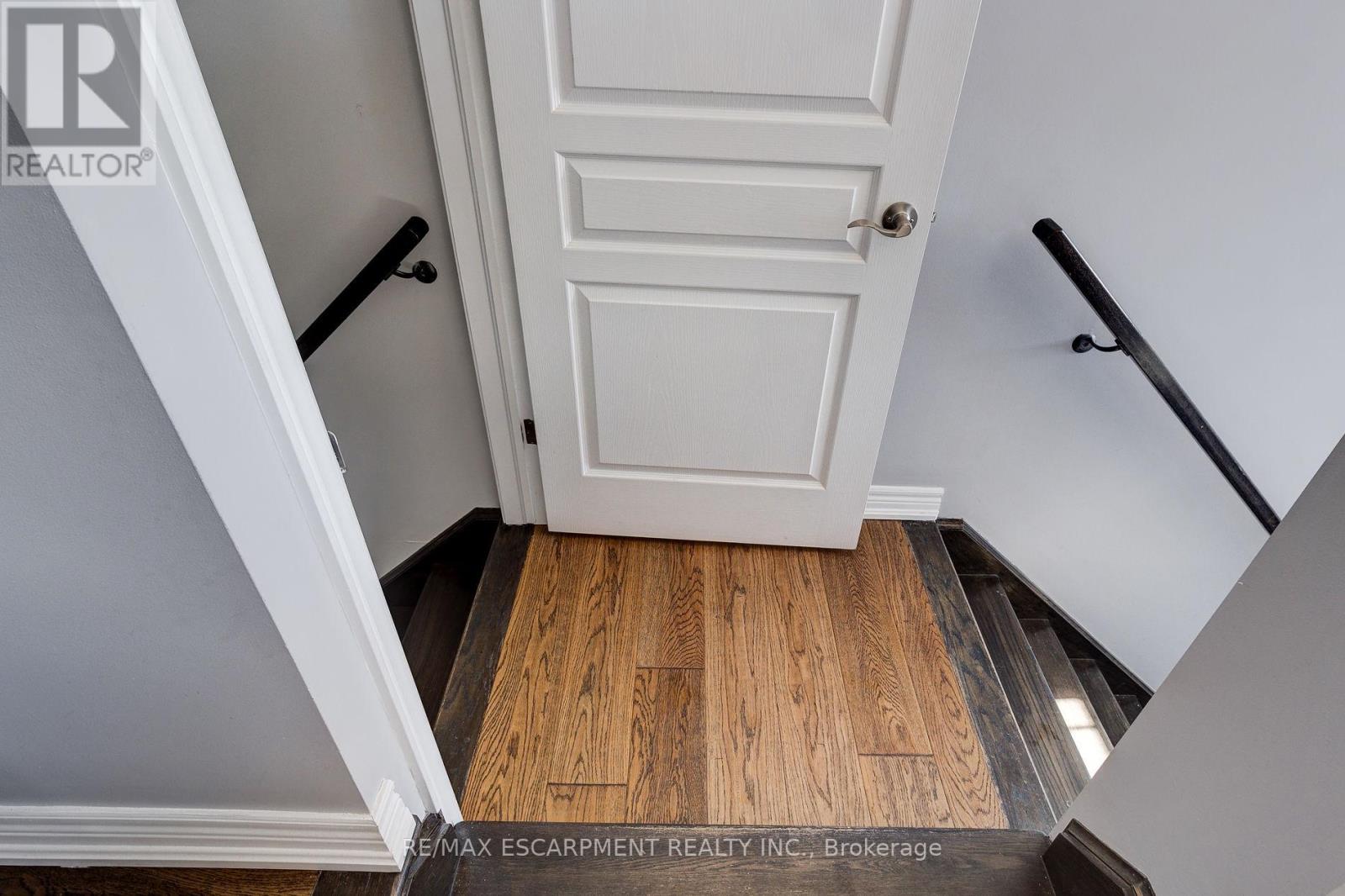 82 Bloom Crescent, Hamilton, Ontario  L0R 1P0 - Photo 39 - X12460448
