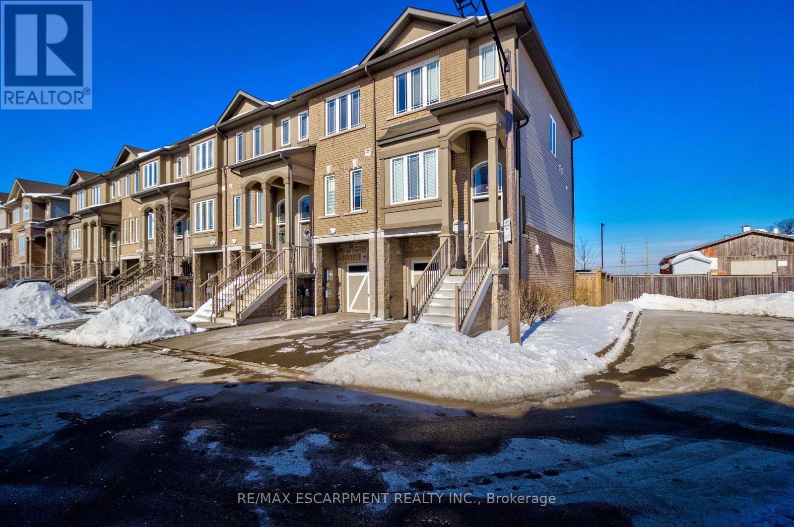 82 Bloom Crescent, Hamilton, Ontario  L0R 1P0 - Photo 5 - X12460448