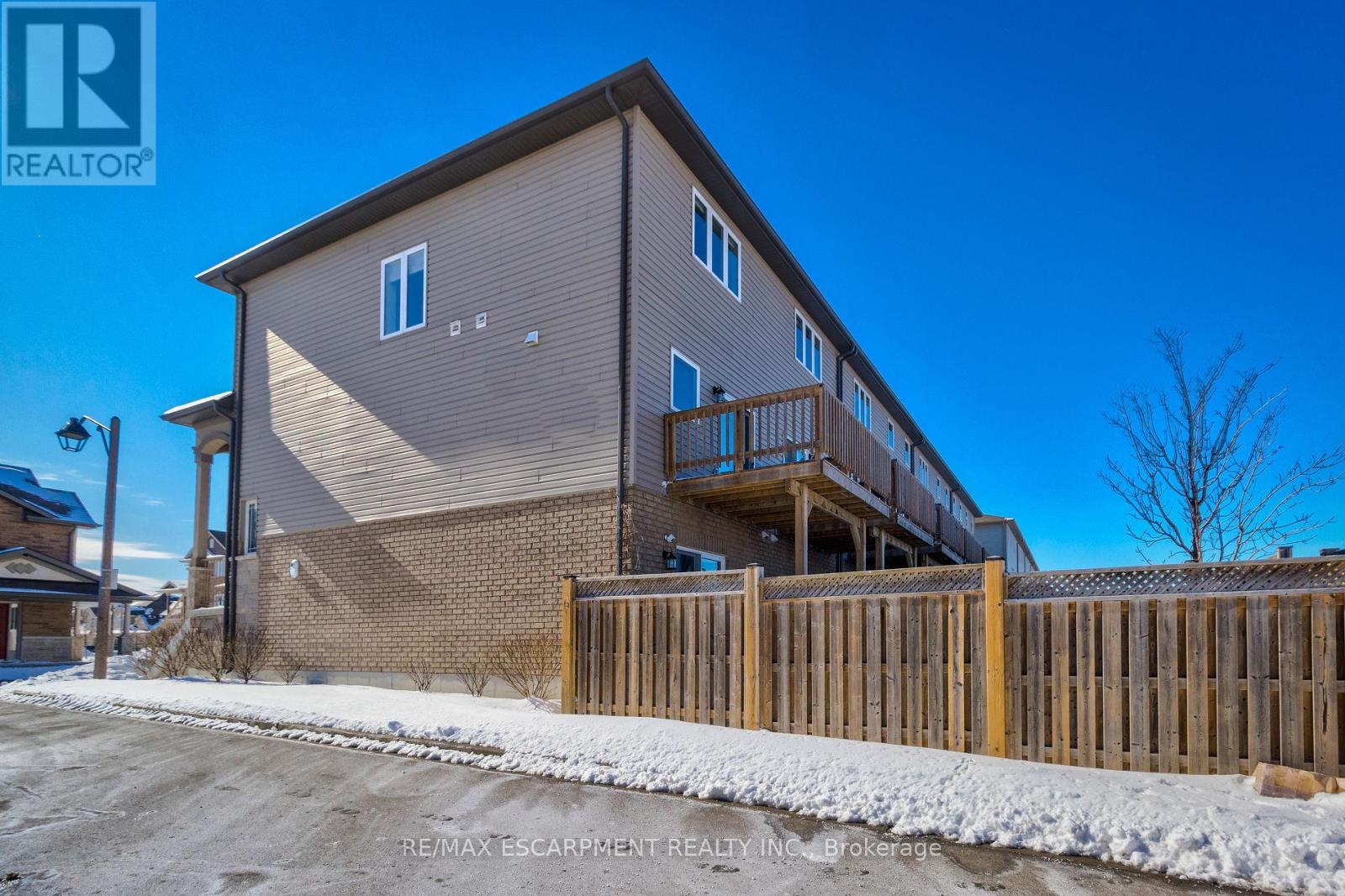 82 Bloom Crescent, Hamilton, Ontario  L0R 1P0 - Photo 6 - X12460448