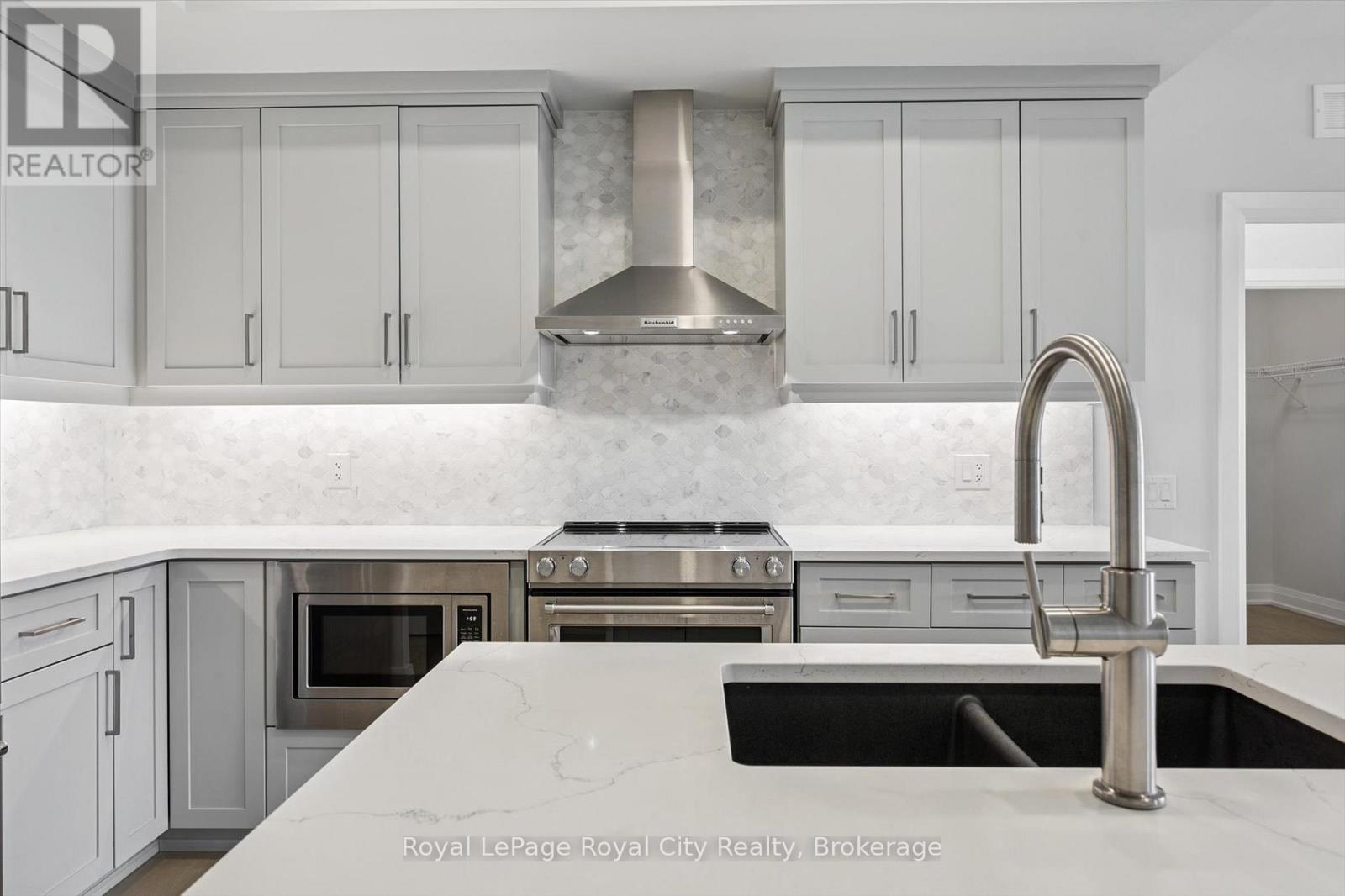1007 - 71 Wyndham Street S, Guelph, Ontario  N1E 0T7 - Photo 4 - X12460647