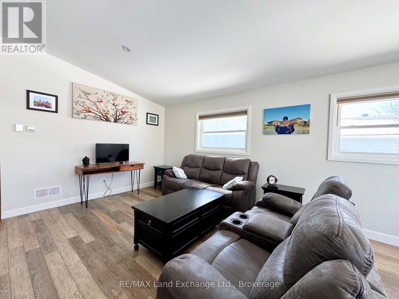 329 Bricker Street, Saugeen Shores, Ontario  N0H 2C1 - Photo 10 - X12460702
