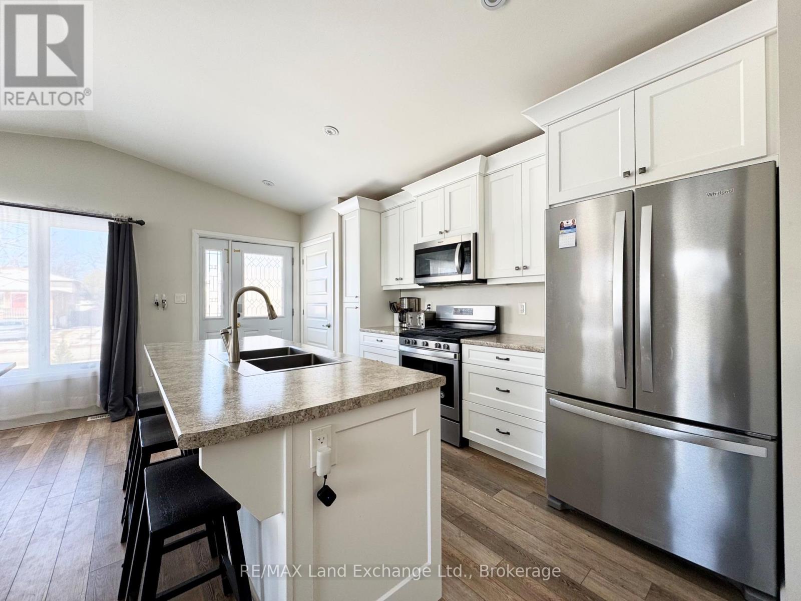 329 Bricker Street, Saugeen Shores, Ontario  N0H 2C1 - Photo 3 - X12460702
