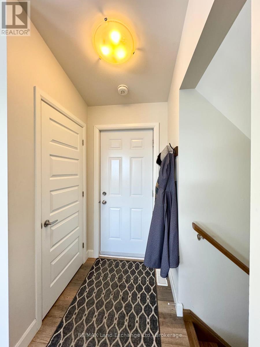 329 Bricker Street, Saugeen Shores, Ontario  N0H 2C1 - Photo 6 - X12460702