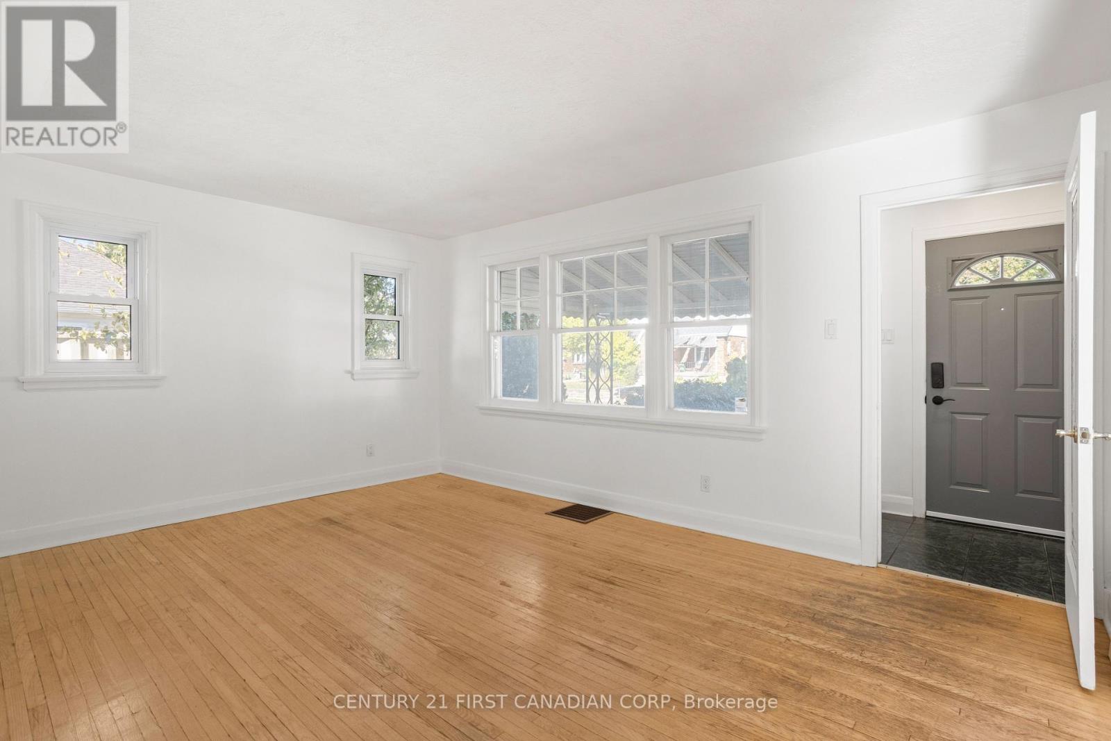 623 Wallace Avenue, London East (East C), Ontario  N5Y 3R8 - Photo 10 - X12460603
