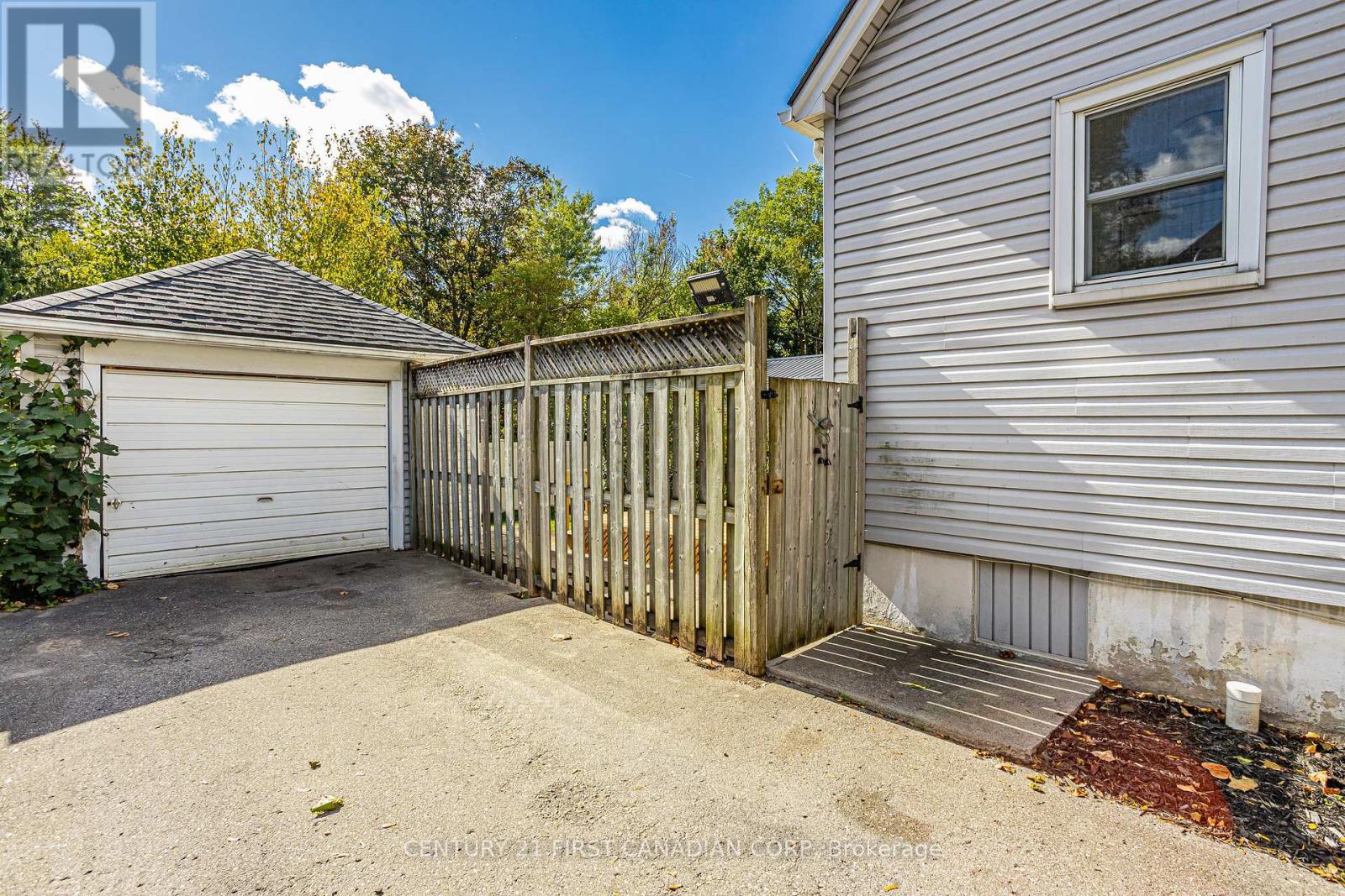 623 Wallace Avenue, London East (East C), Ontario  N5Y 3R8 - Photo 34 - X12460603