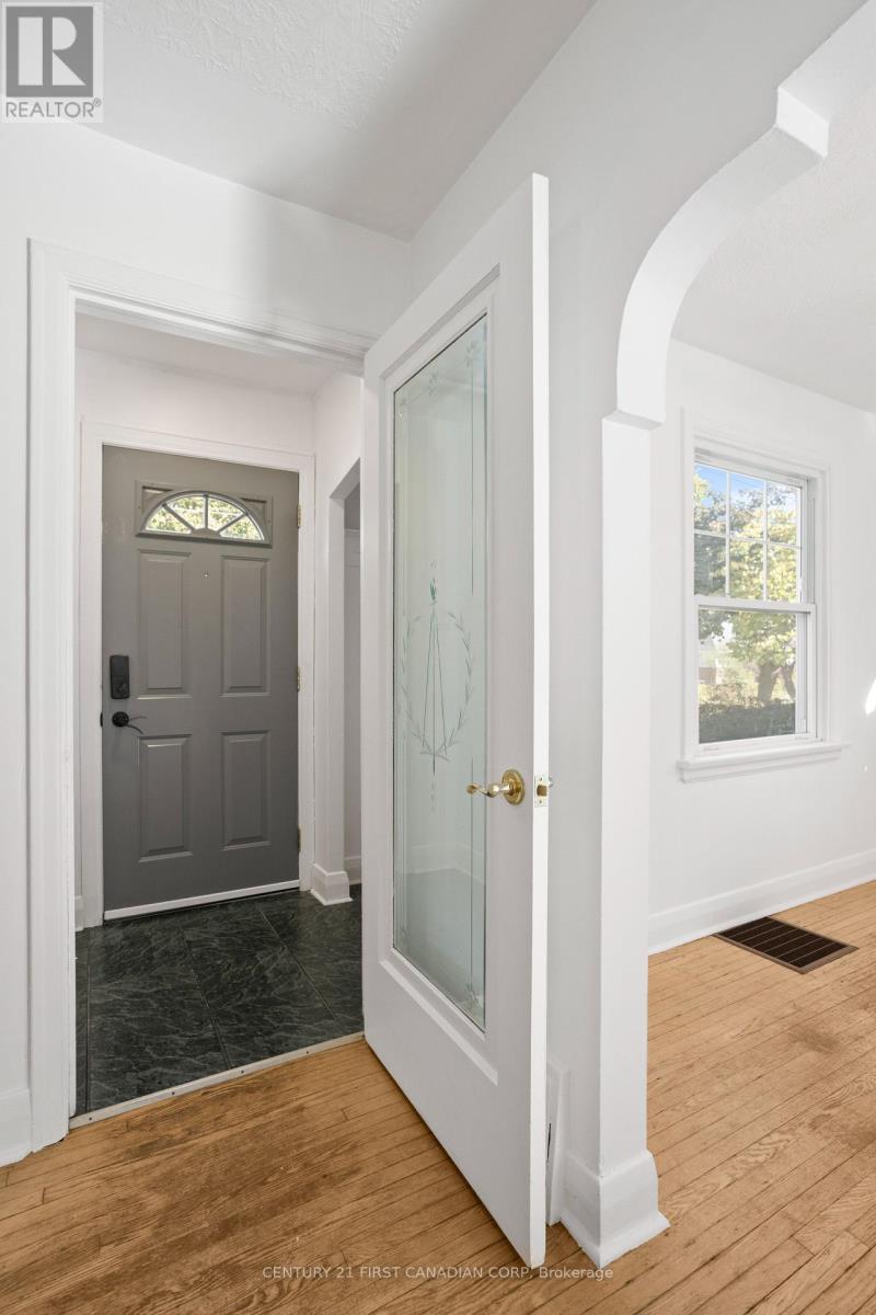 623 Wallace Avenue, London East (East C), Ontario  N5Y 3R8 - Photo 8 - X12460603