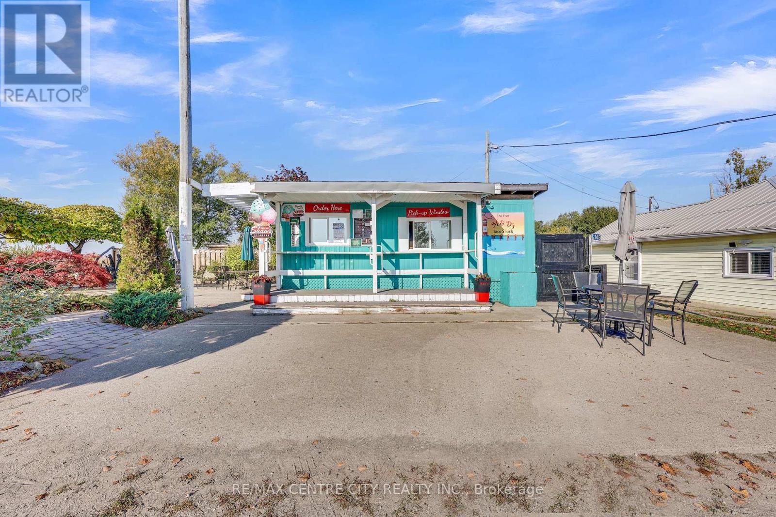 3143 Colin Street, Malahide (Port Bruce), Ontario  N5H 2R2 - Photo 2 - X12460627