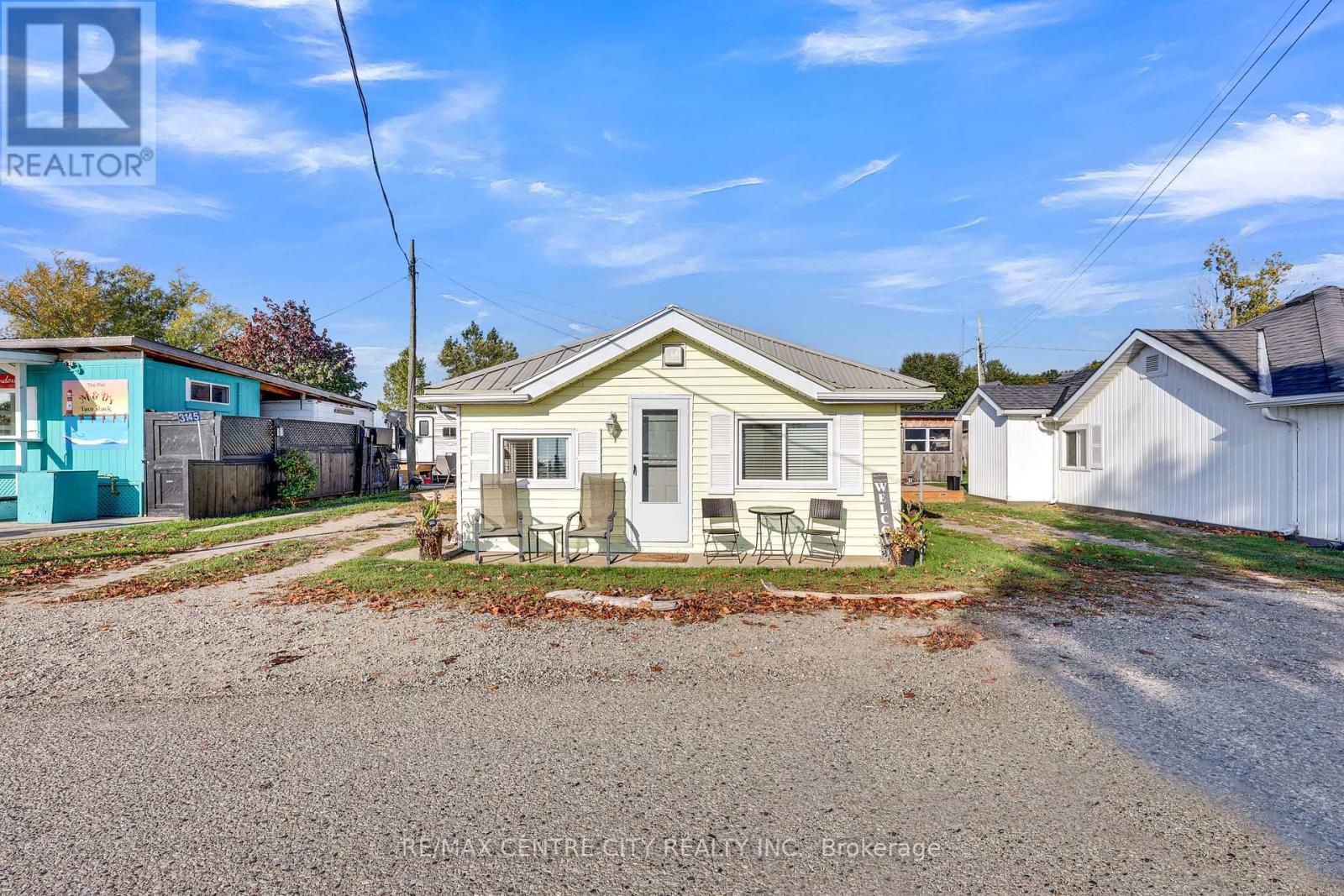 3143 Colin Street, Malahide (Port Bruce), Ontario  N5H 2R2 - Photo 3 - X12460627