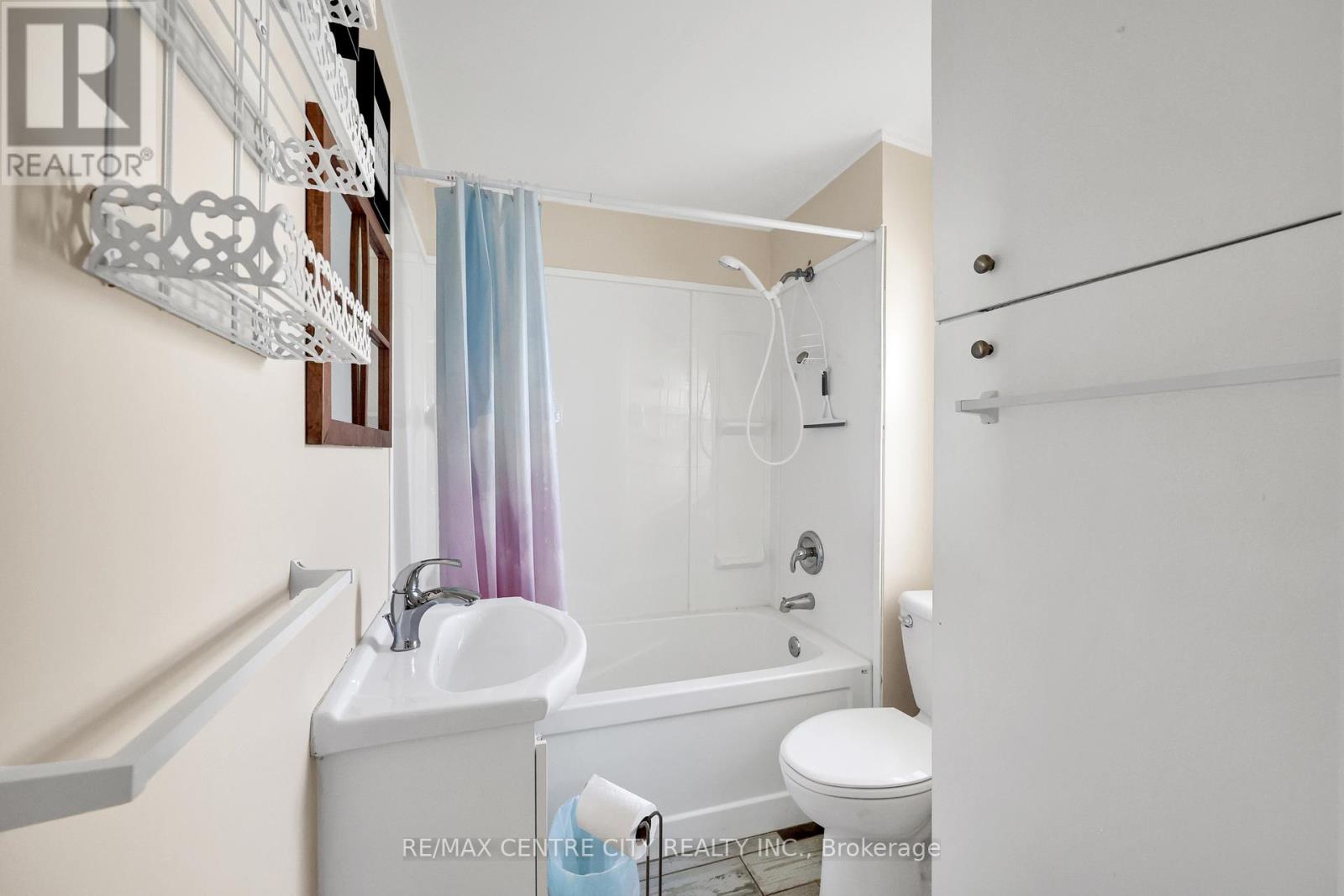 3143 Colin Street, Malahide (Port Bruce), Ontario  N5H 2R2 - Photo 31 - X12460627