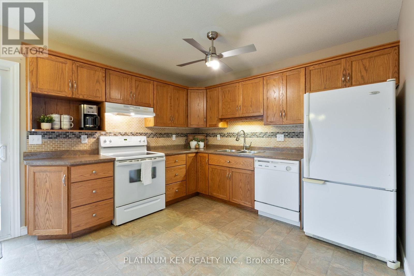 19 Katie Lane, Strathroy-Caradoc (Ne), Ontario  N7G 4E5 - Photo 13 - X12460634