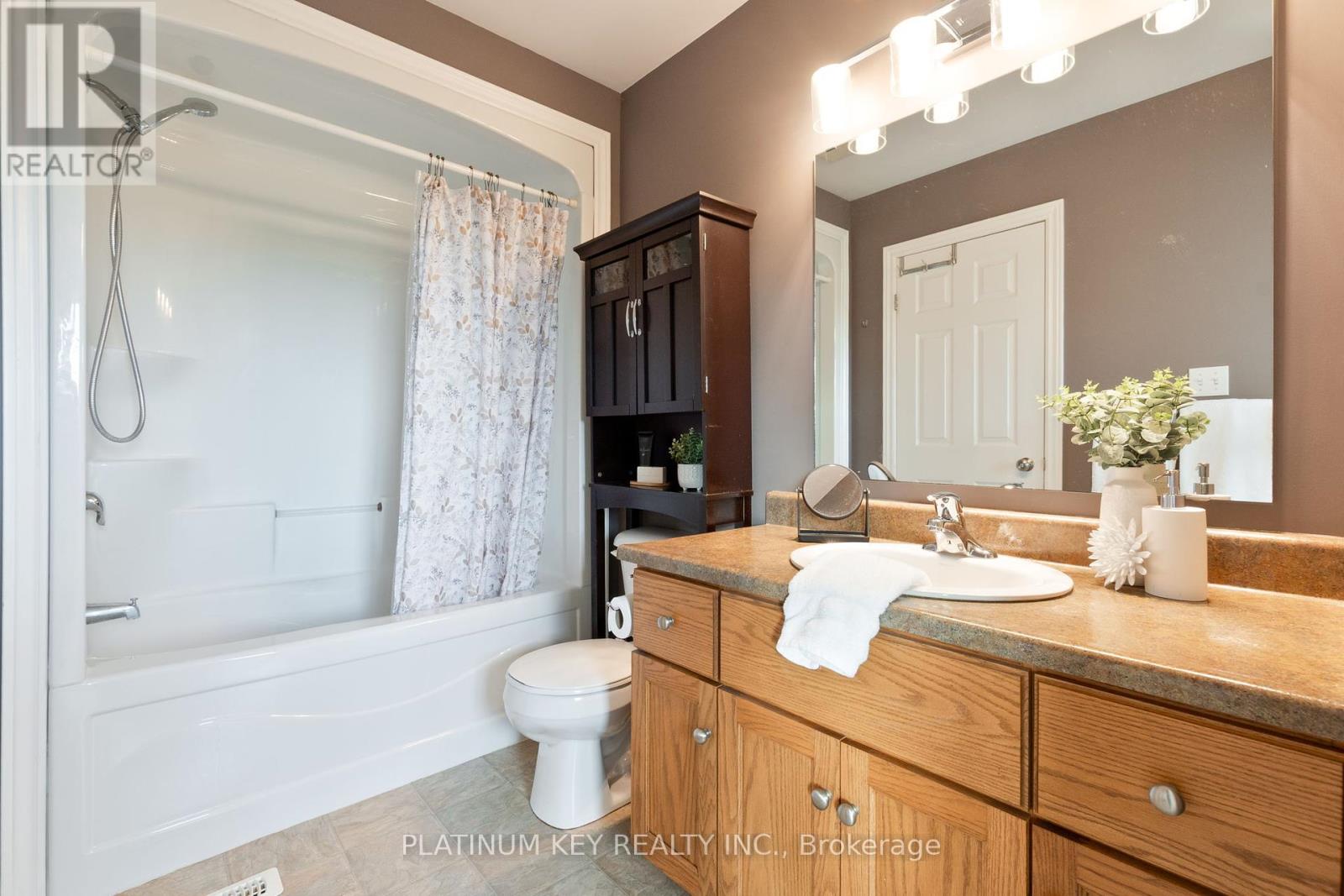19 Katie Lane, Strathroy-Caradoc (Ne), Ontario  N7G 4E5 - Photo 18 - X12460634