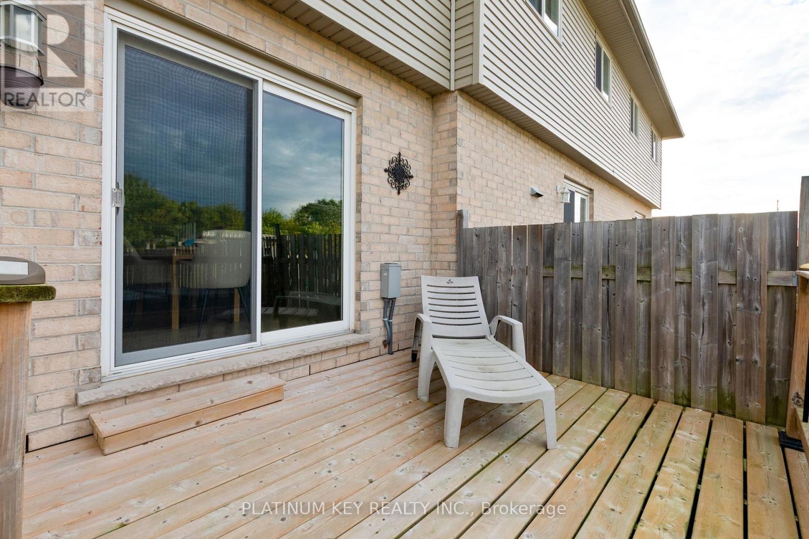 19 Katie Lane, Strathroy-Caradoc (Ne), Ontario  N7G 4E5 - Photo 27 - X12460634