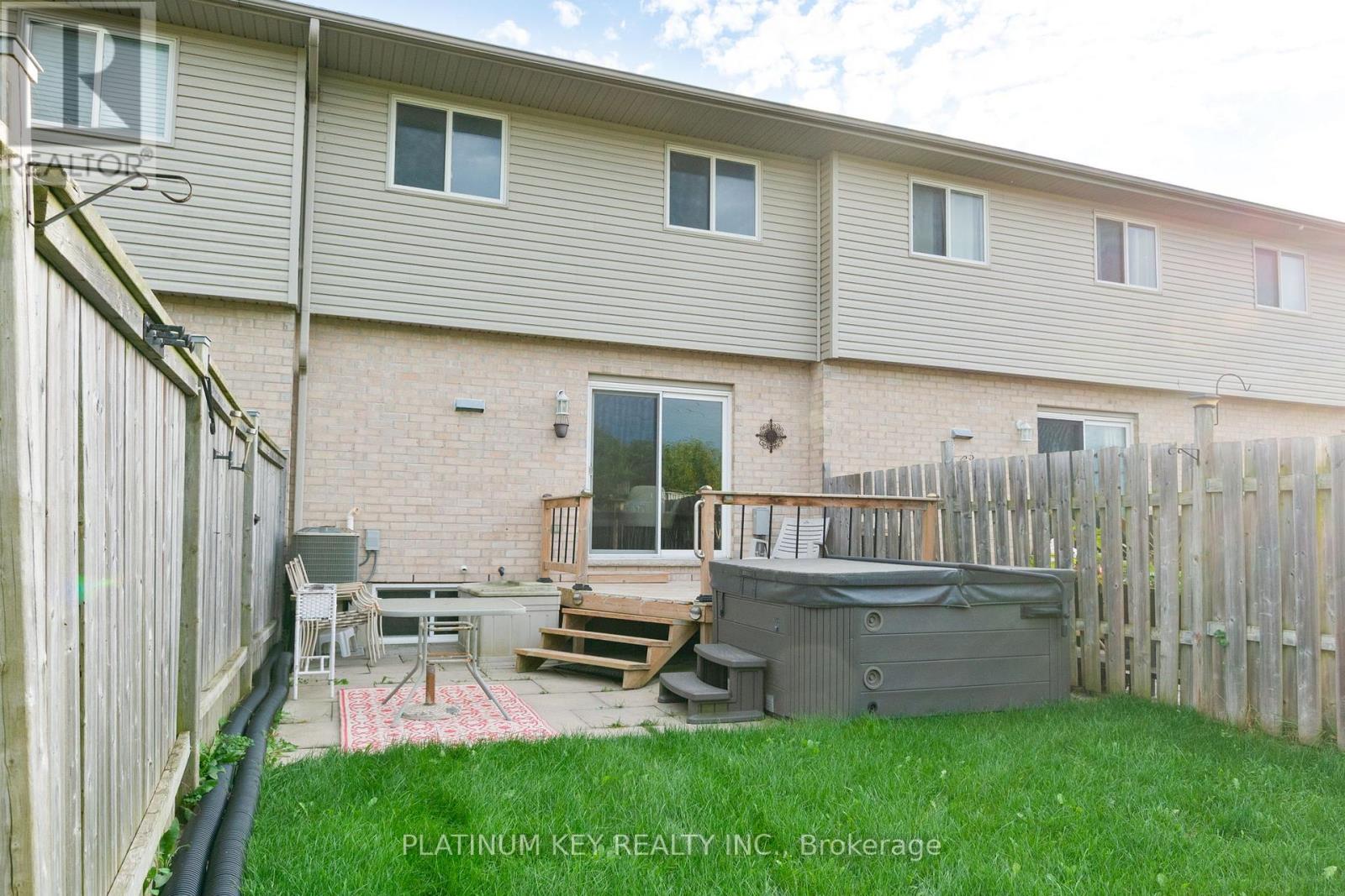 19 Katie Lane, Strathroy-Caradoc (Ne), Ontario  N7G 4E5 - Photo 29 - X12460634